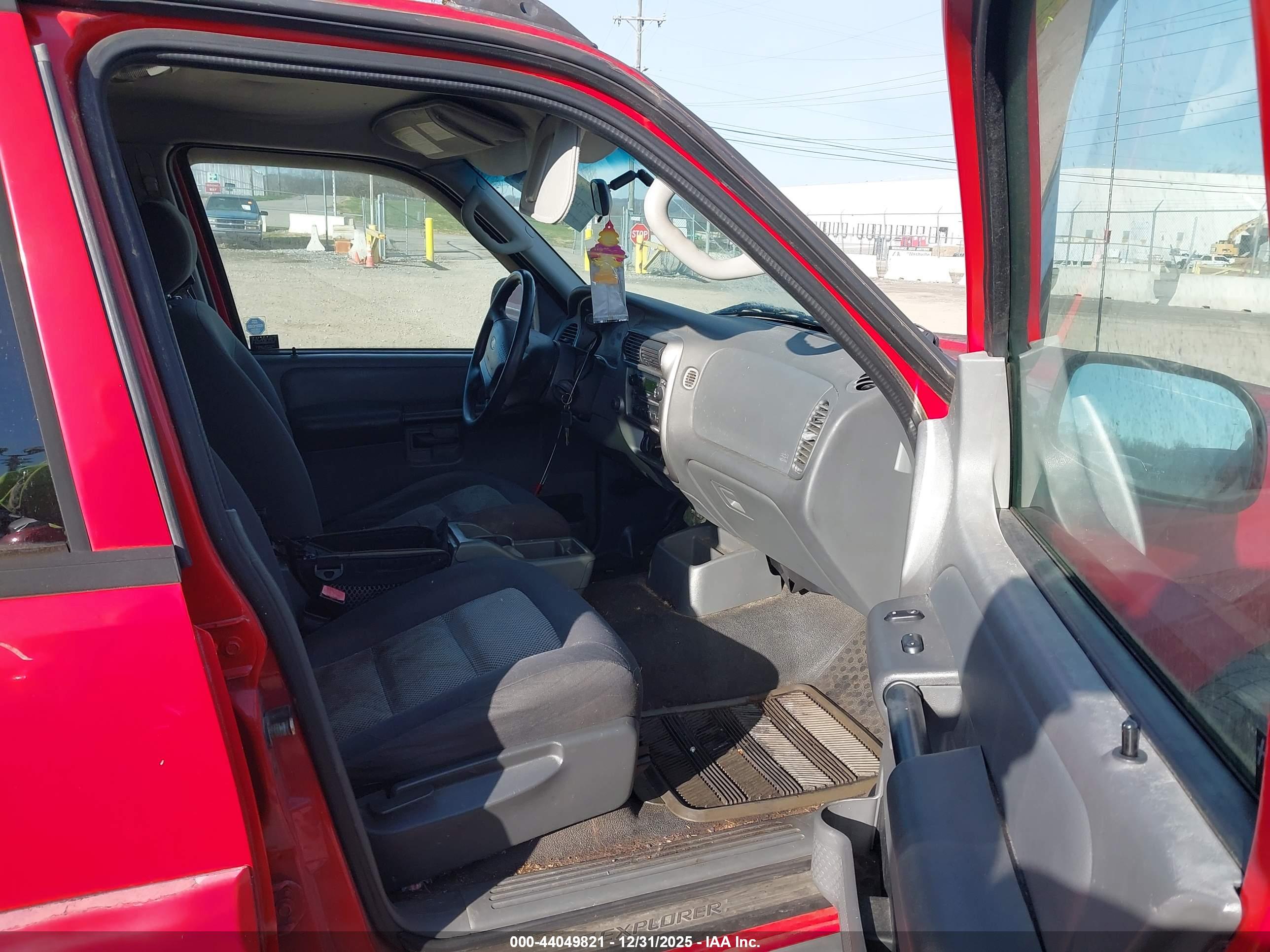 FORD EXPLORER image 5