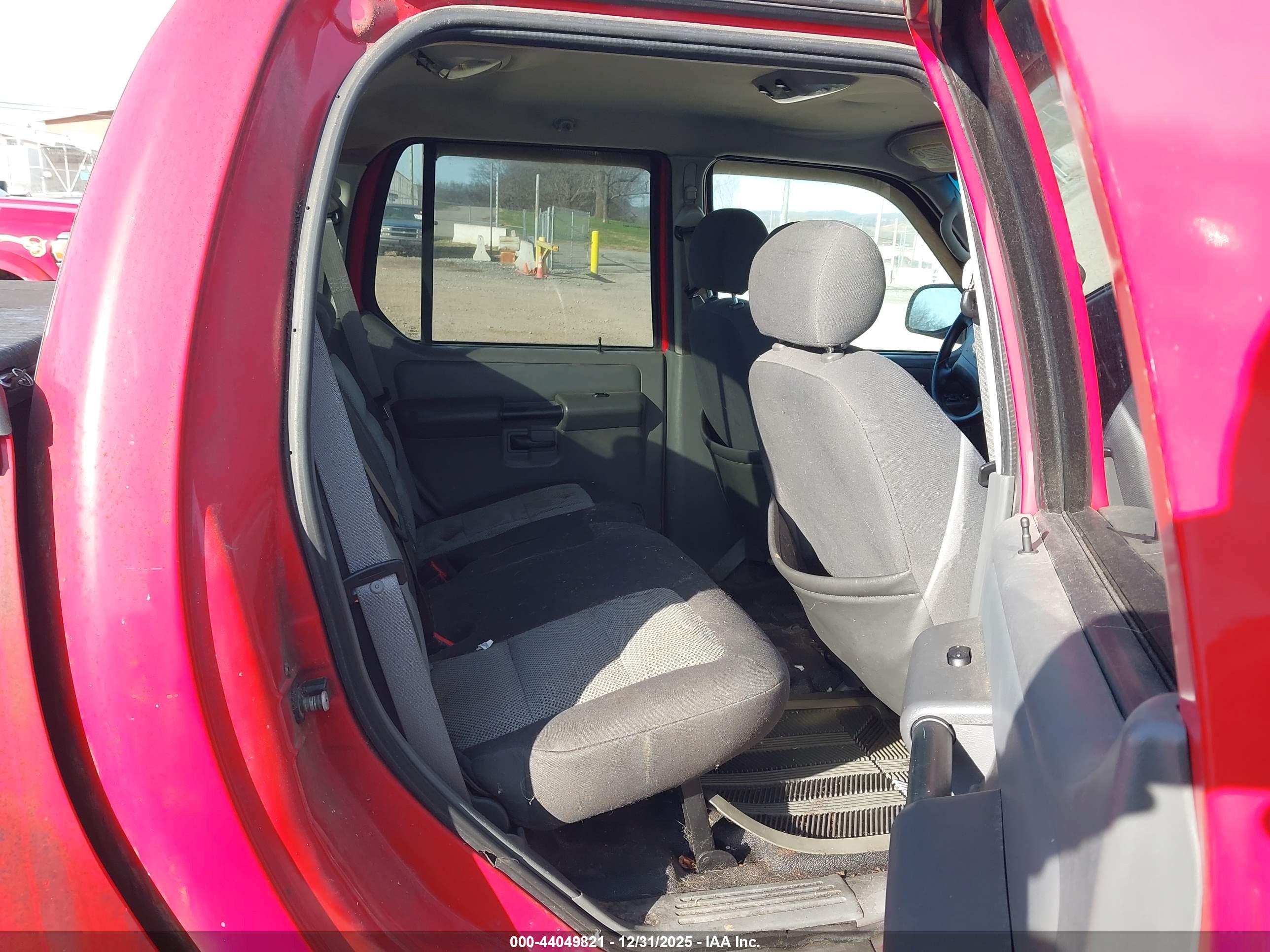 FORD EXPLORER image 8