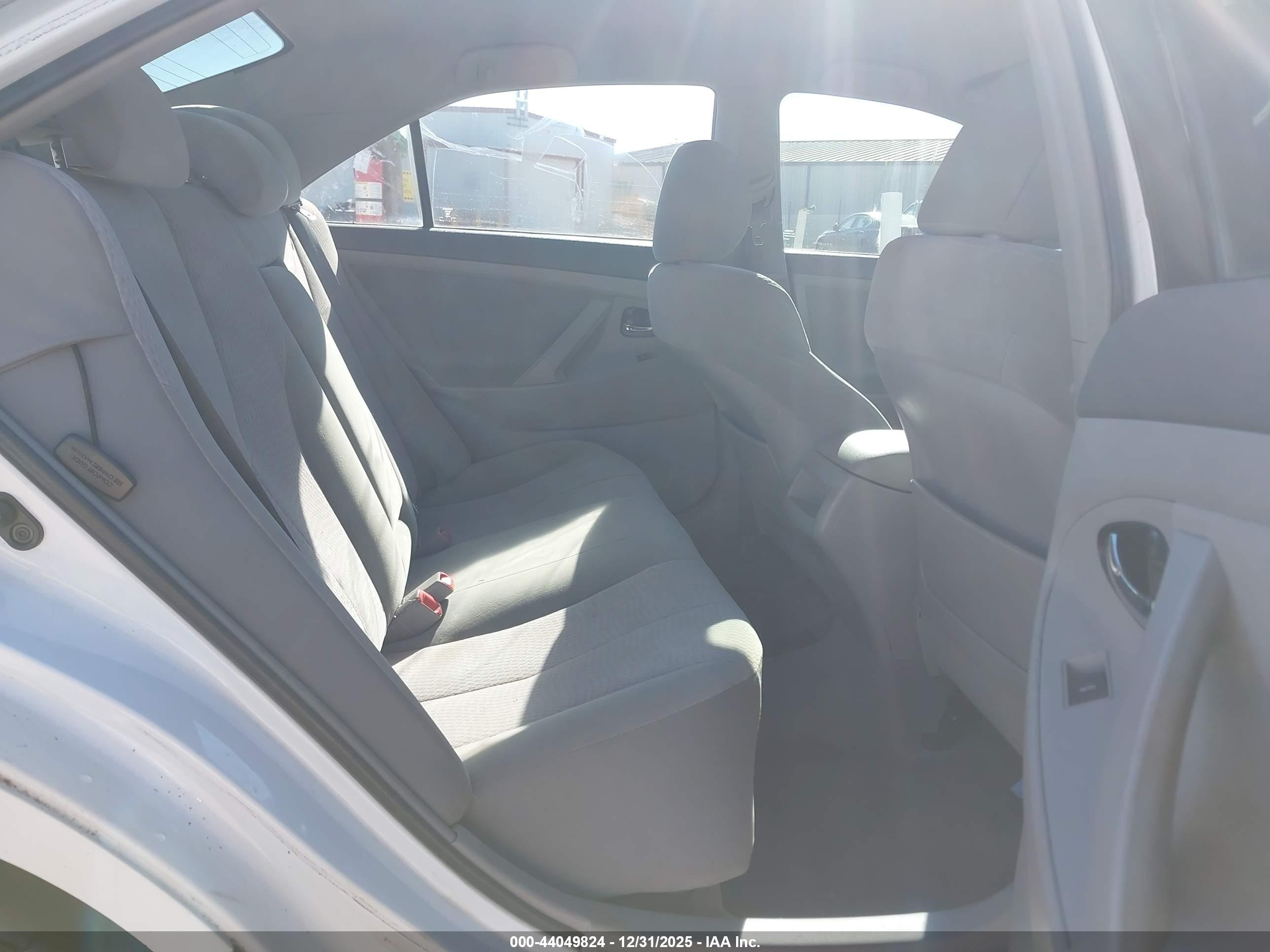 TOYOTA CAMRY image 8