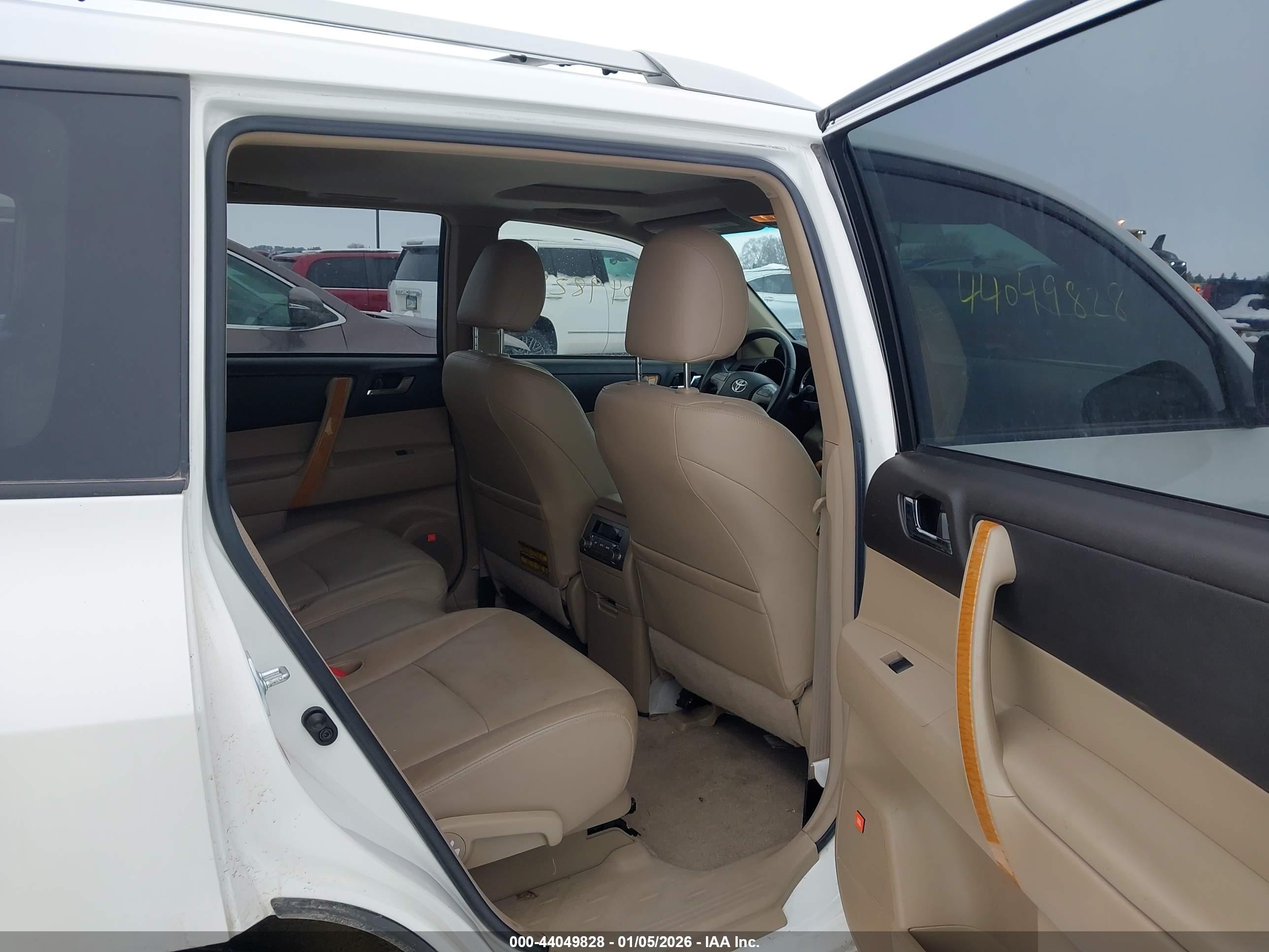 TOYOTA HIGHLANDER image 8