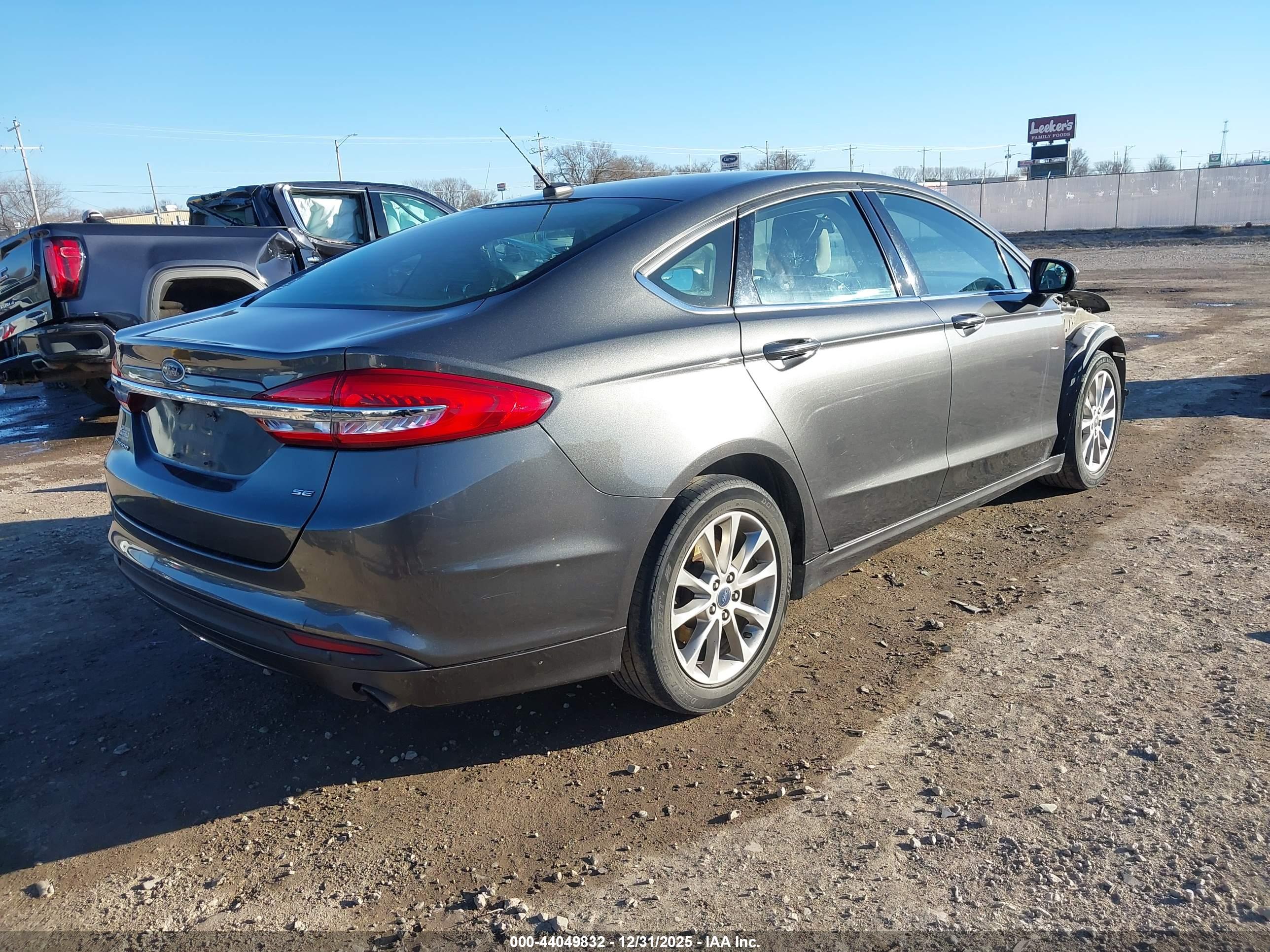 FORD FUSION image 4