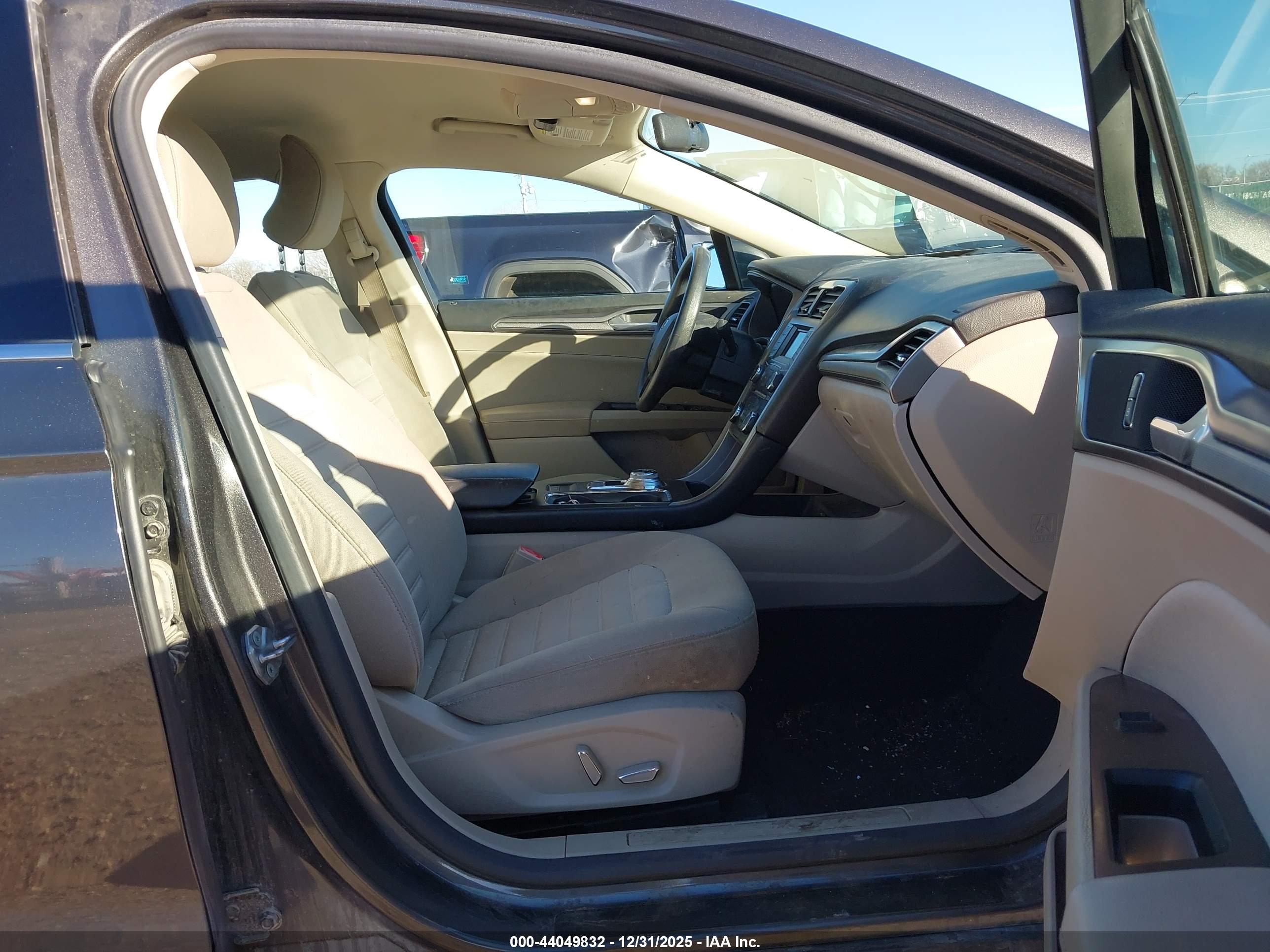 FORD FUSION image 5