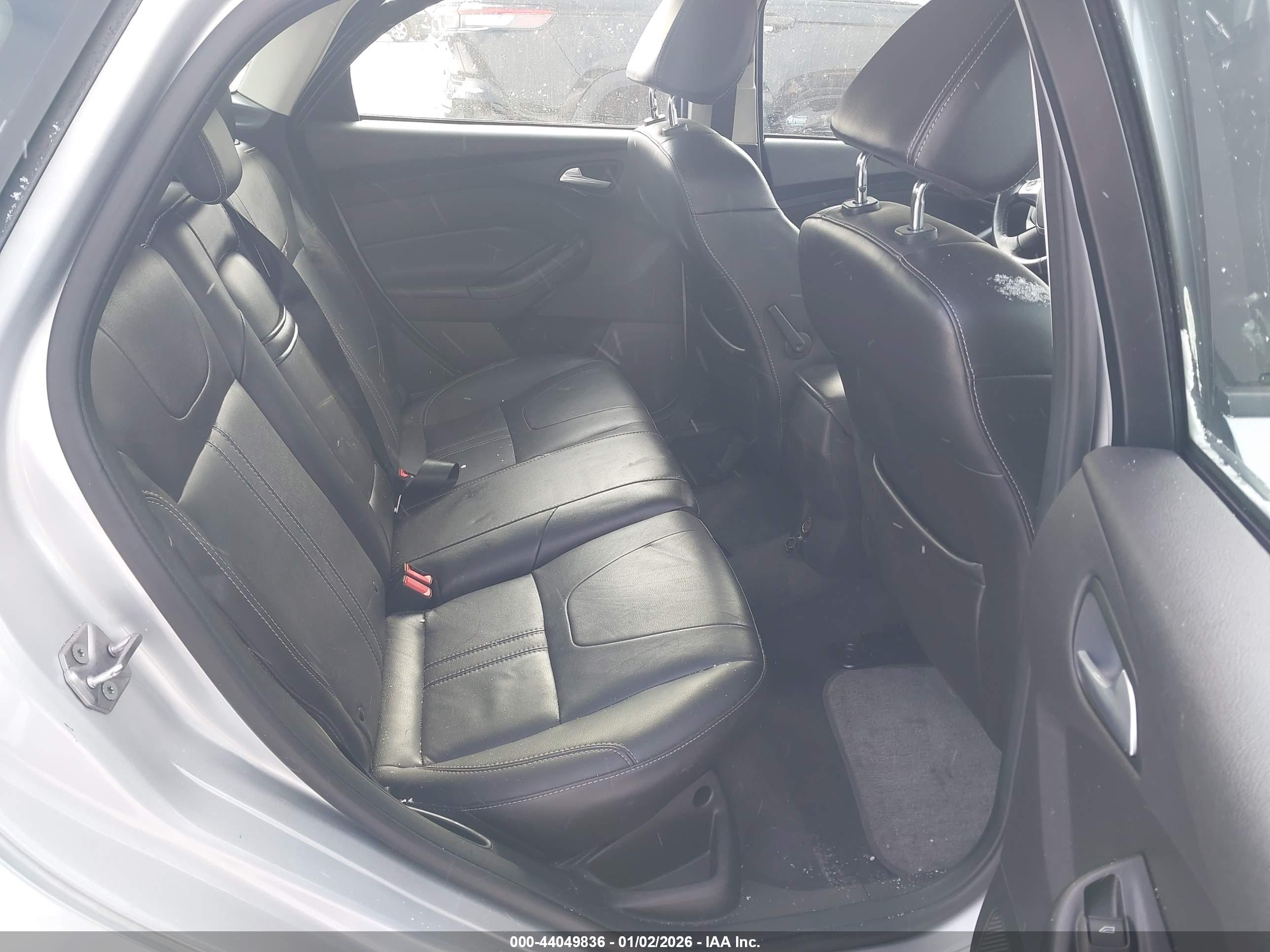 FORD FOCUS image 8