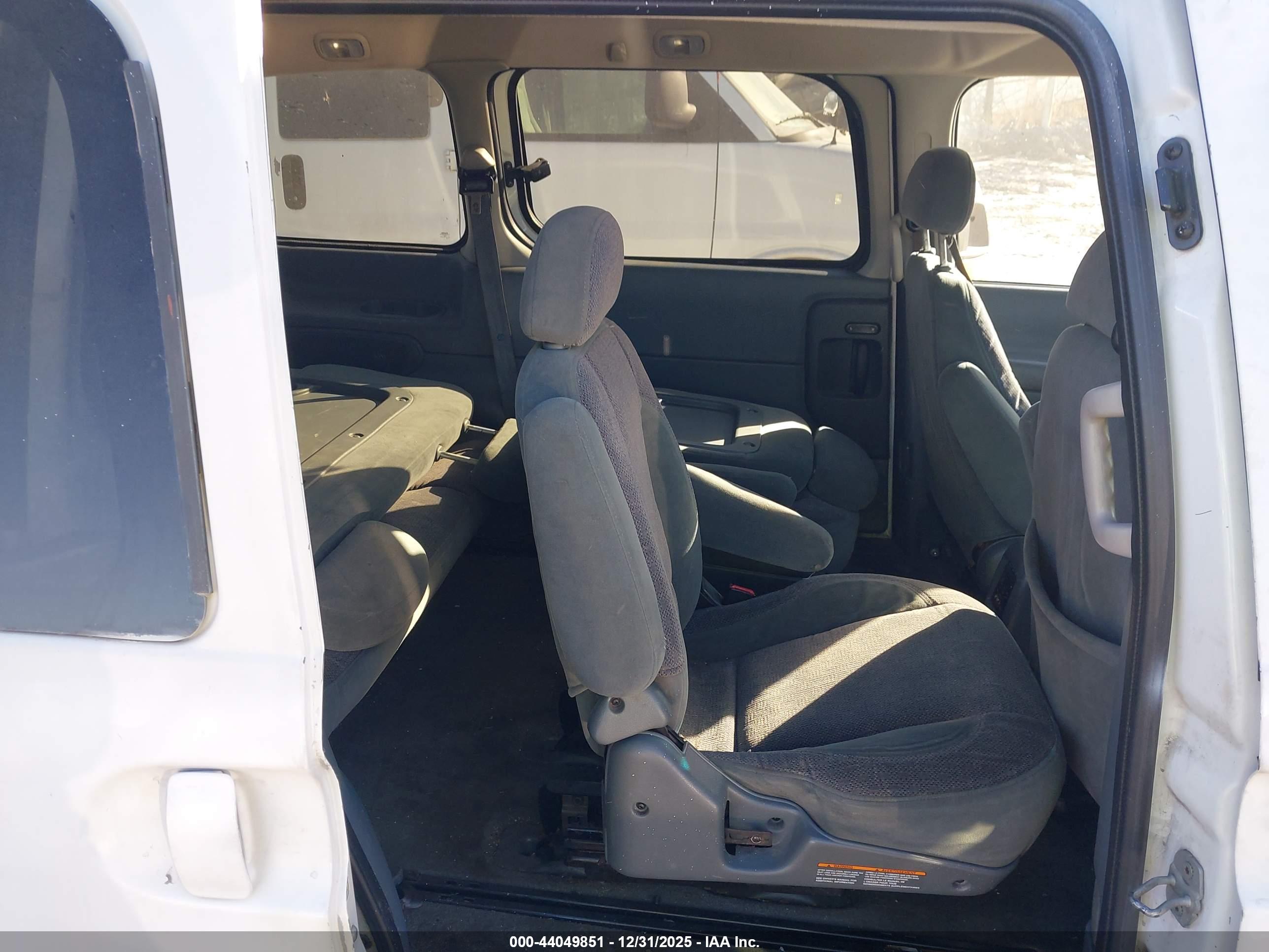 NISSAN QUEST image 8
