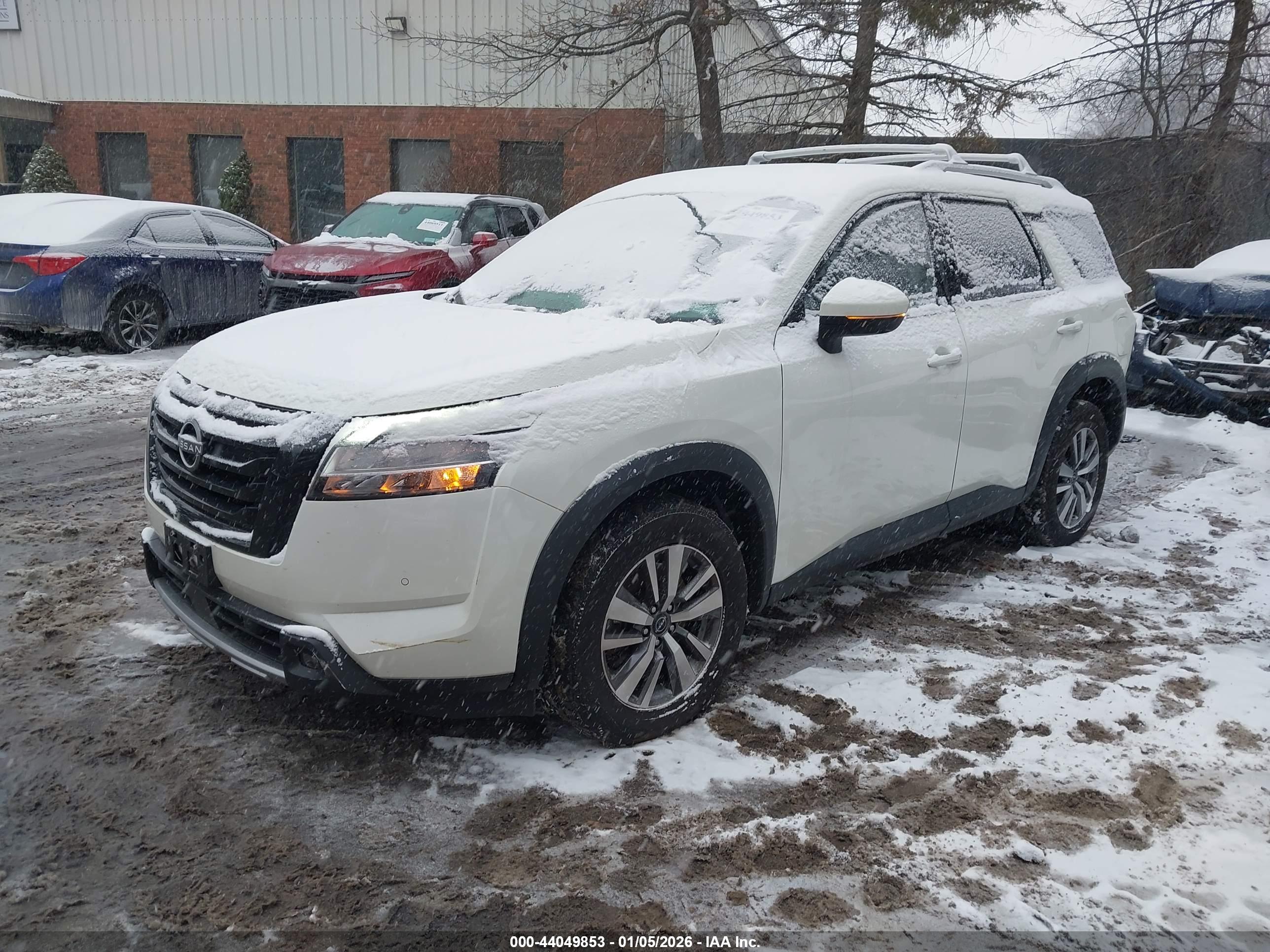 NISSAN PATHFINDER image 2