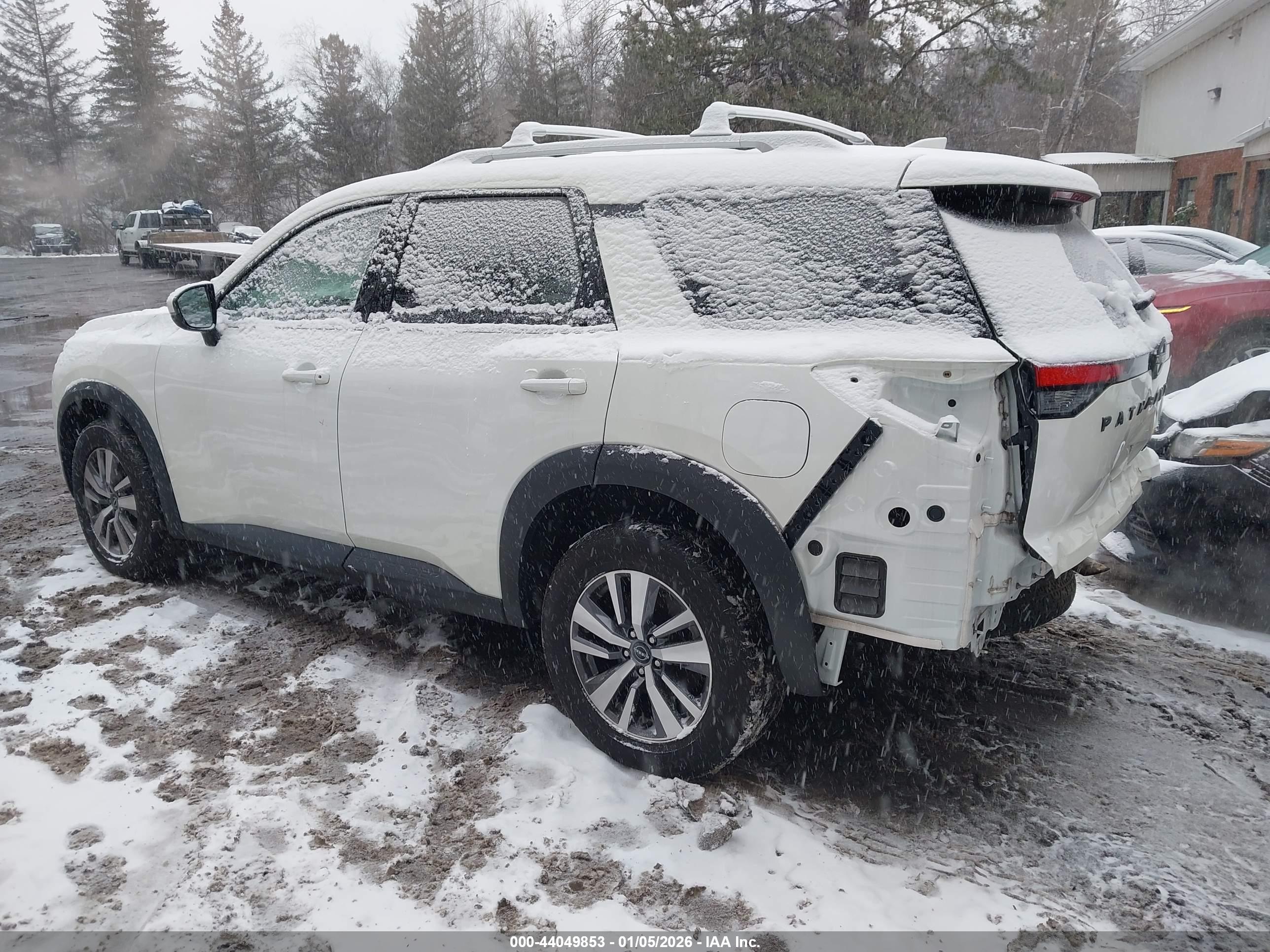 NISSAN PATHFINDER image 3