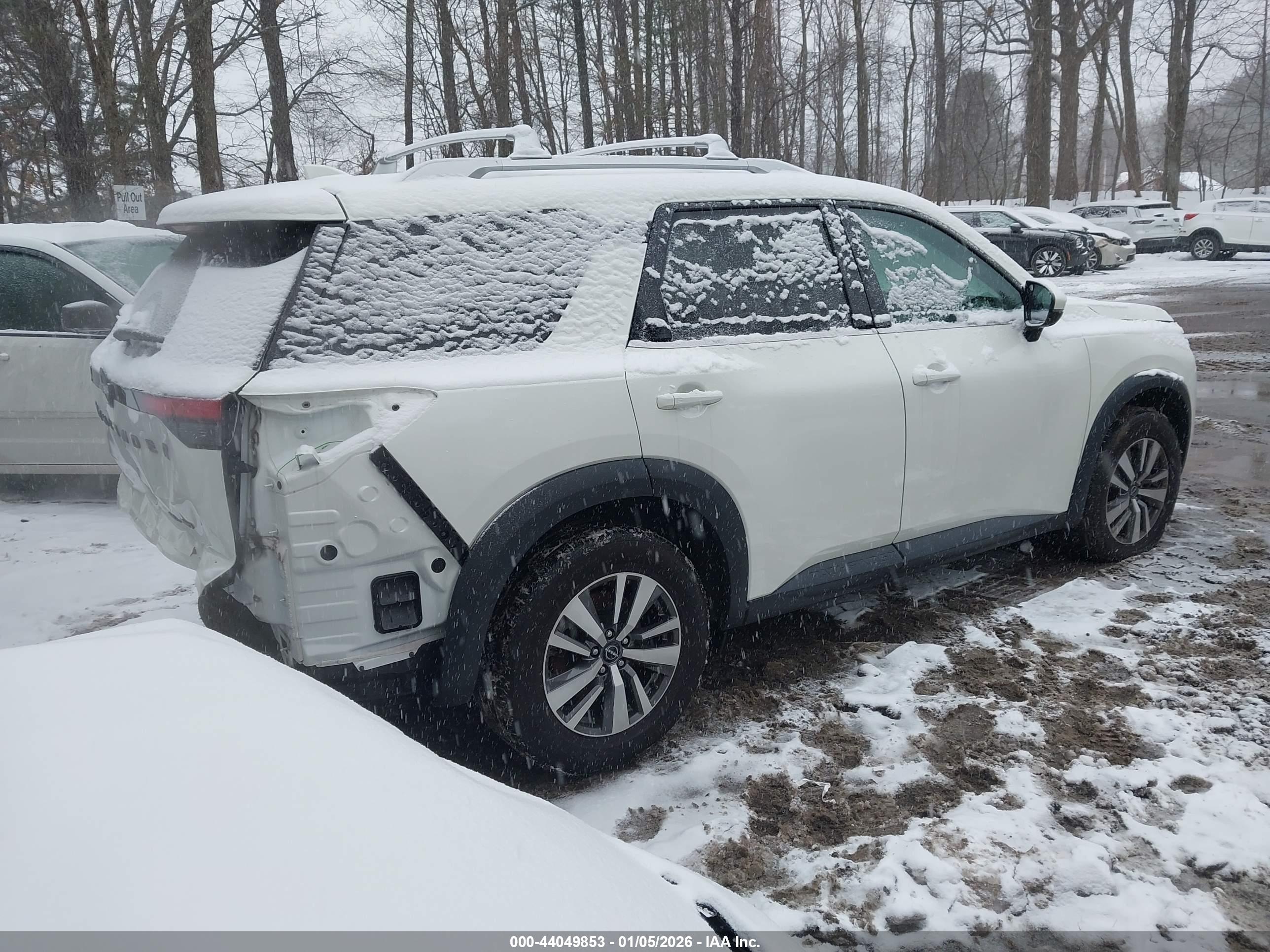 NISSAN PATHFINDER image 4