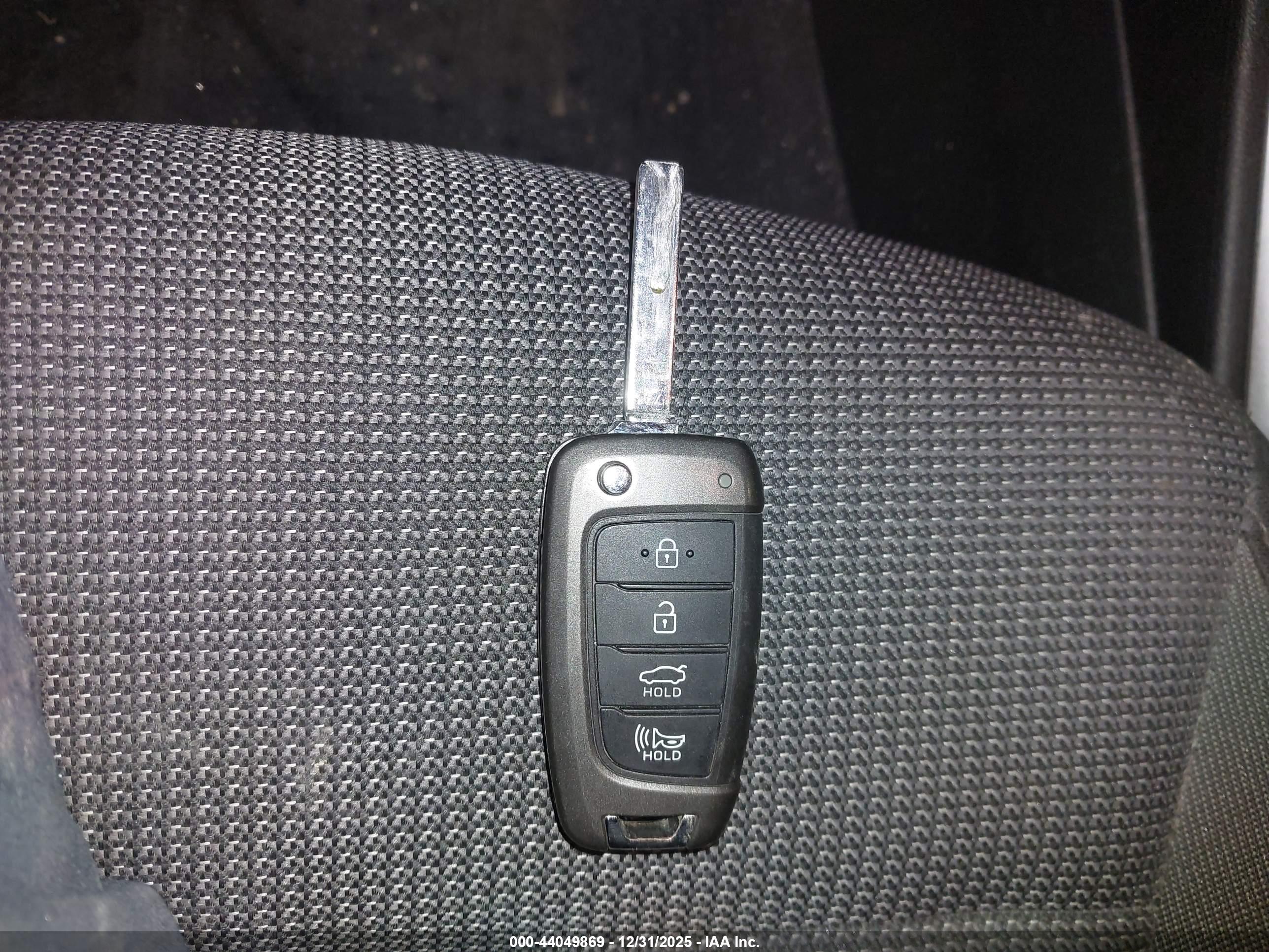 HYUNDAI ACCENT image 11