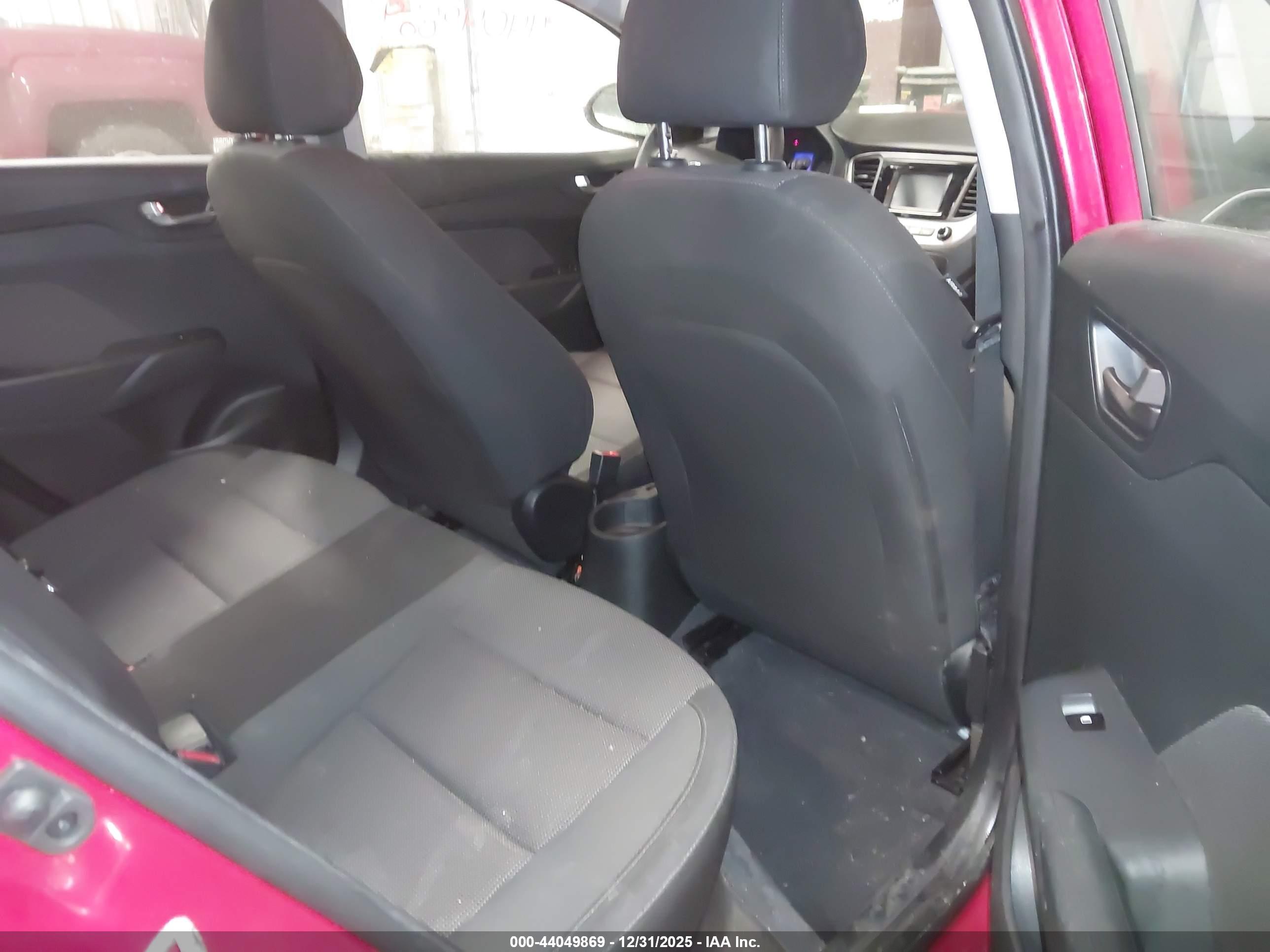 HYUNDAI ACCENT image 8