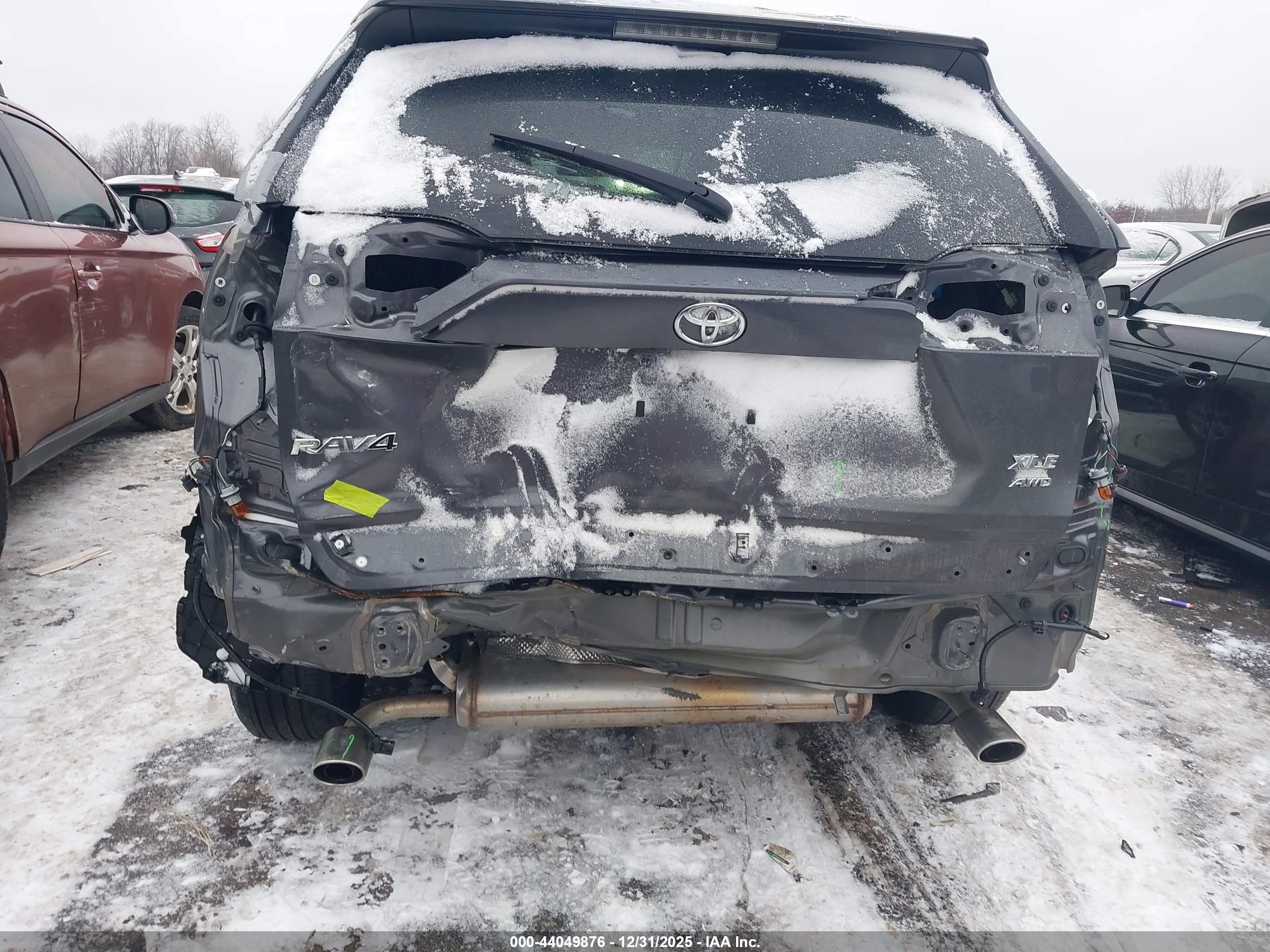 TOYOTA RAV4 image 6