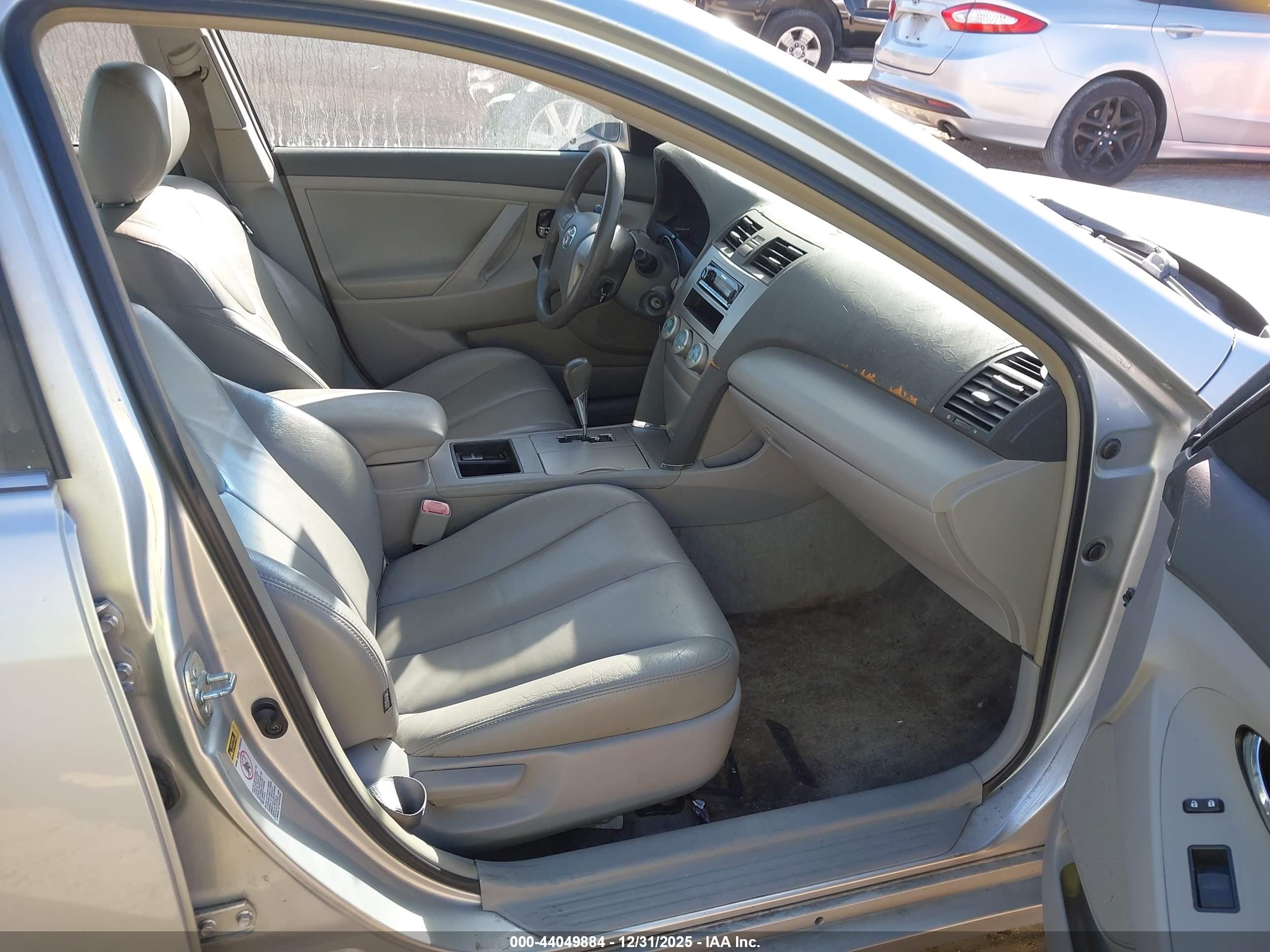 TOYOTA CAMRY image 5