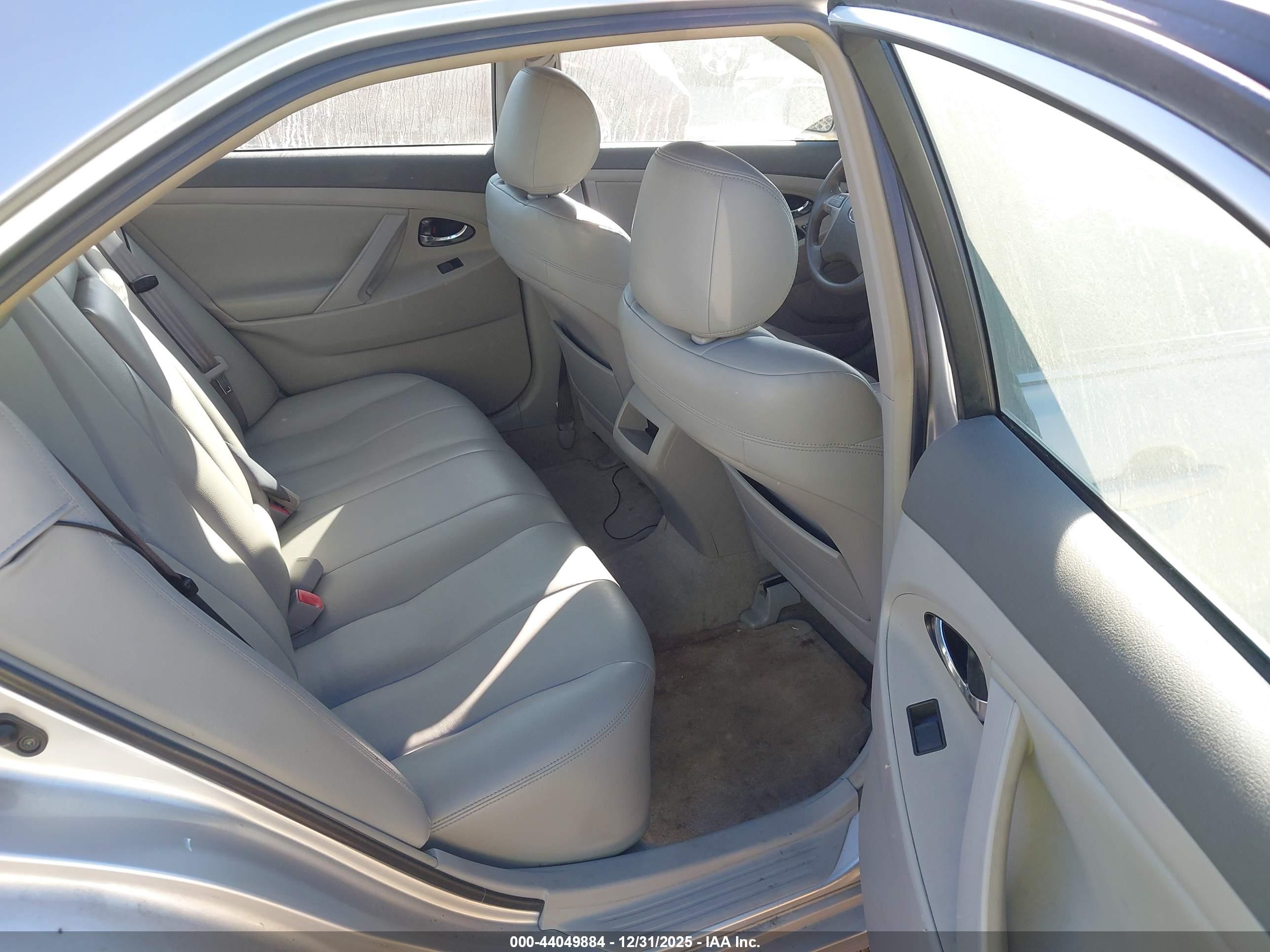 TOYOTA CAMRY image 8