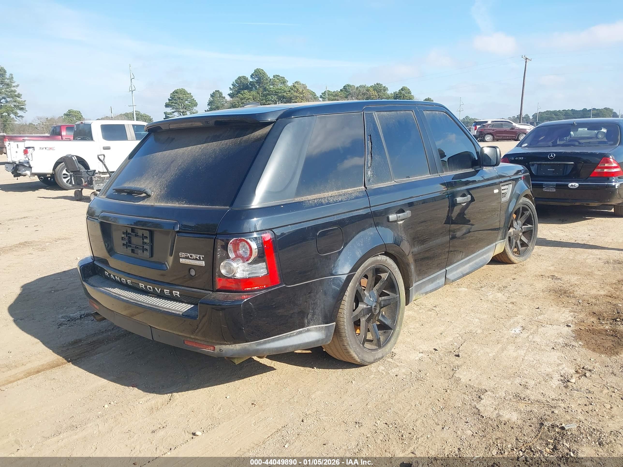 LAND ROVER image 4