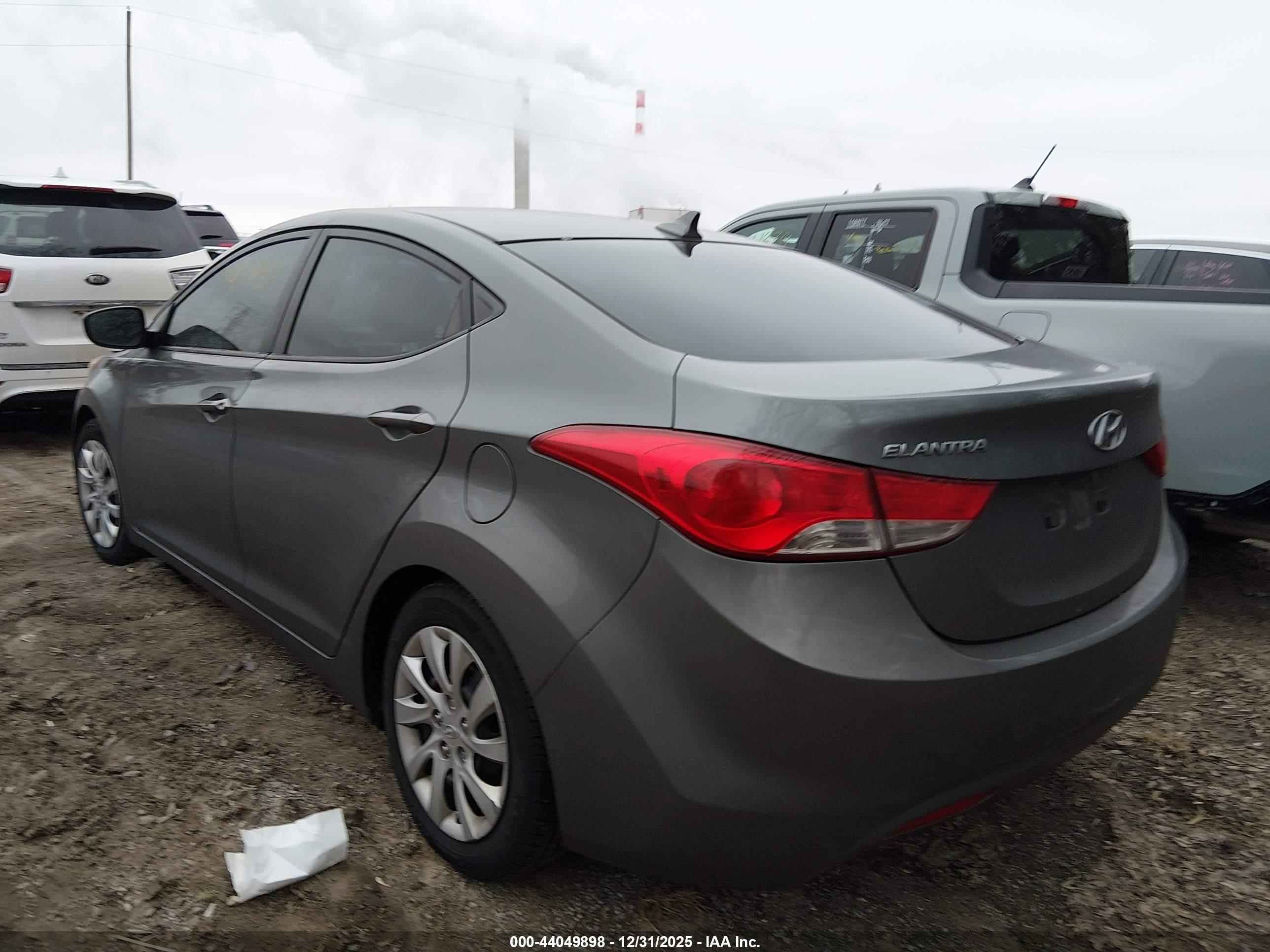 HYUNDAI ELANTRA image 3