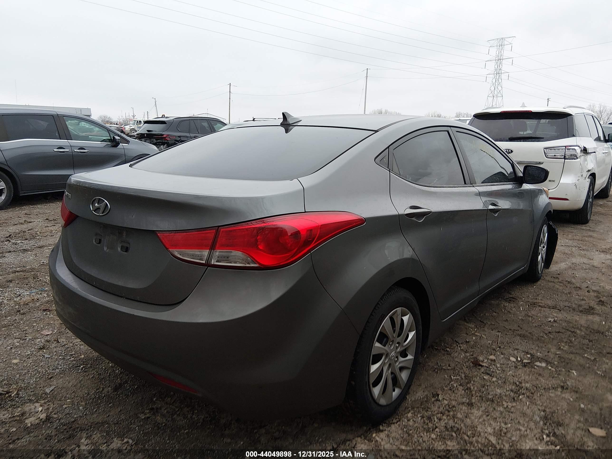 HYUNDAI ELANTRA image 4