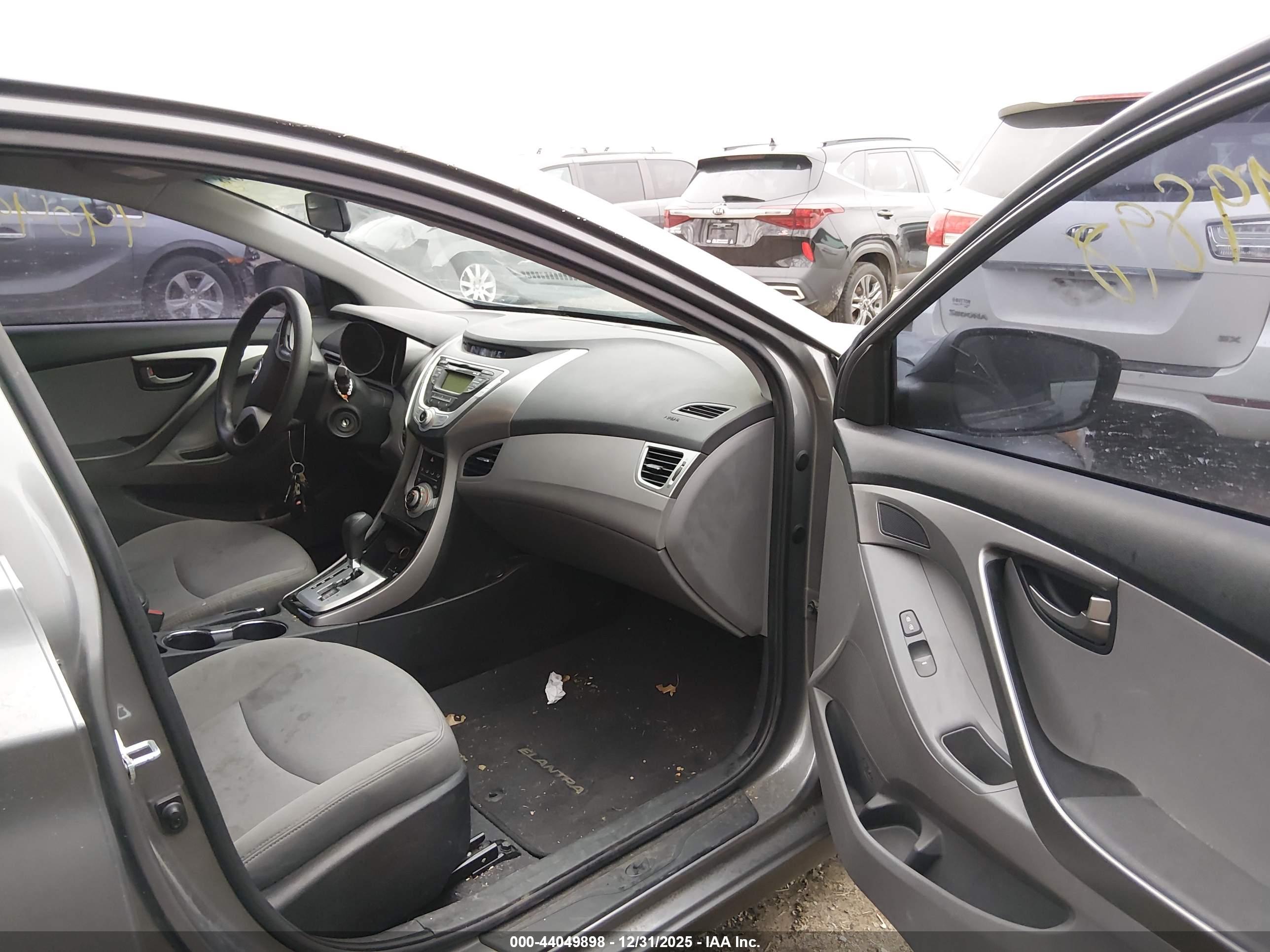 HYUNDAI ELANTRA image 5