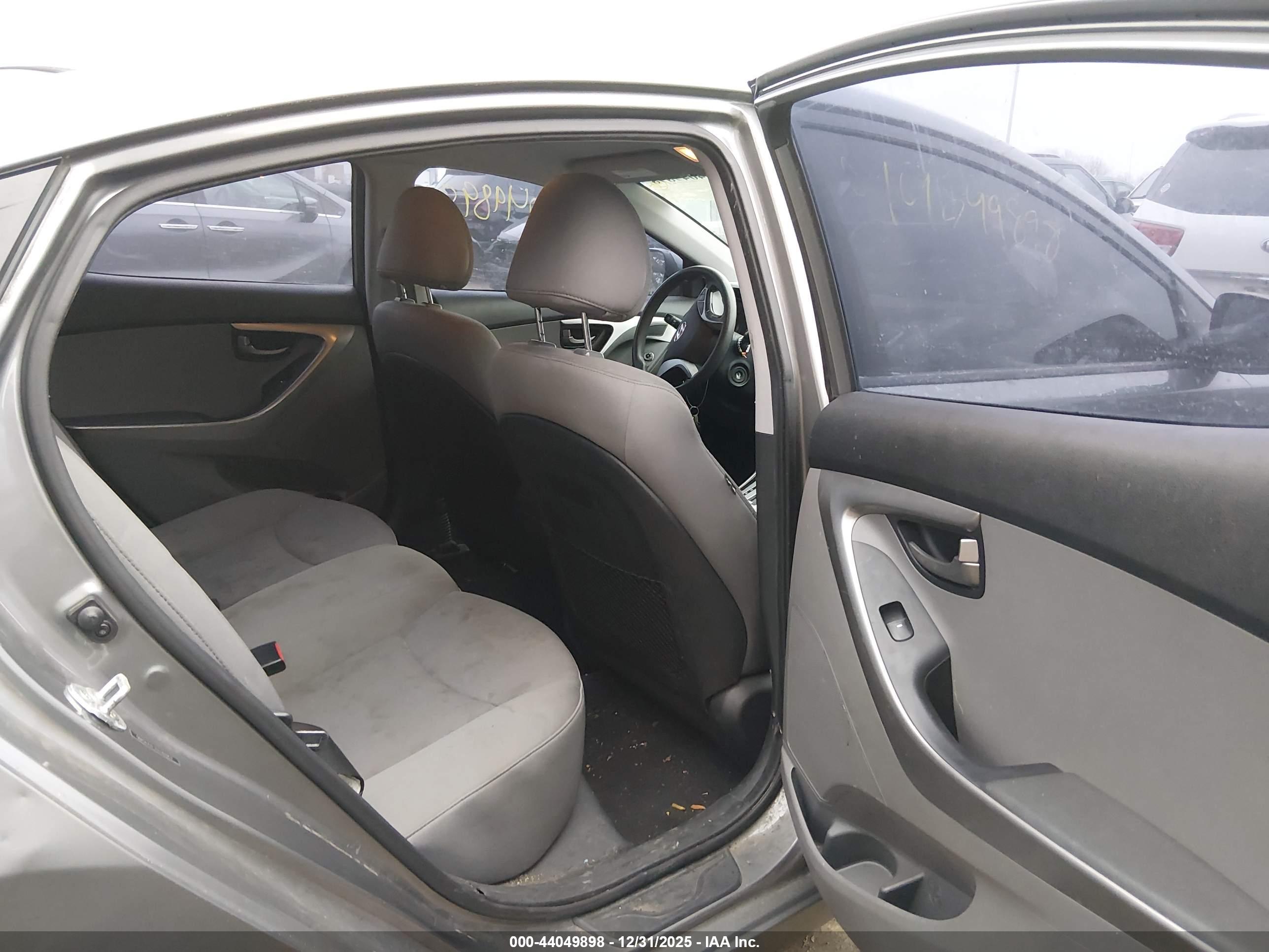 HYUNDAI ELANTRA image 8