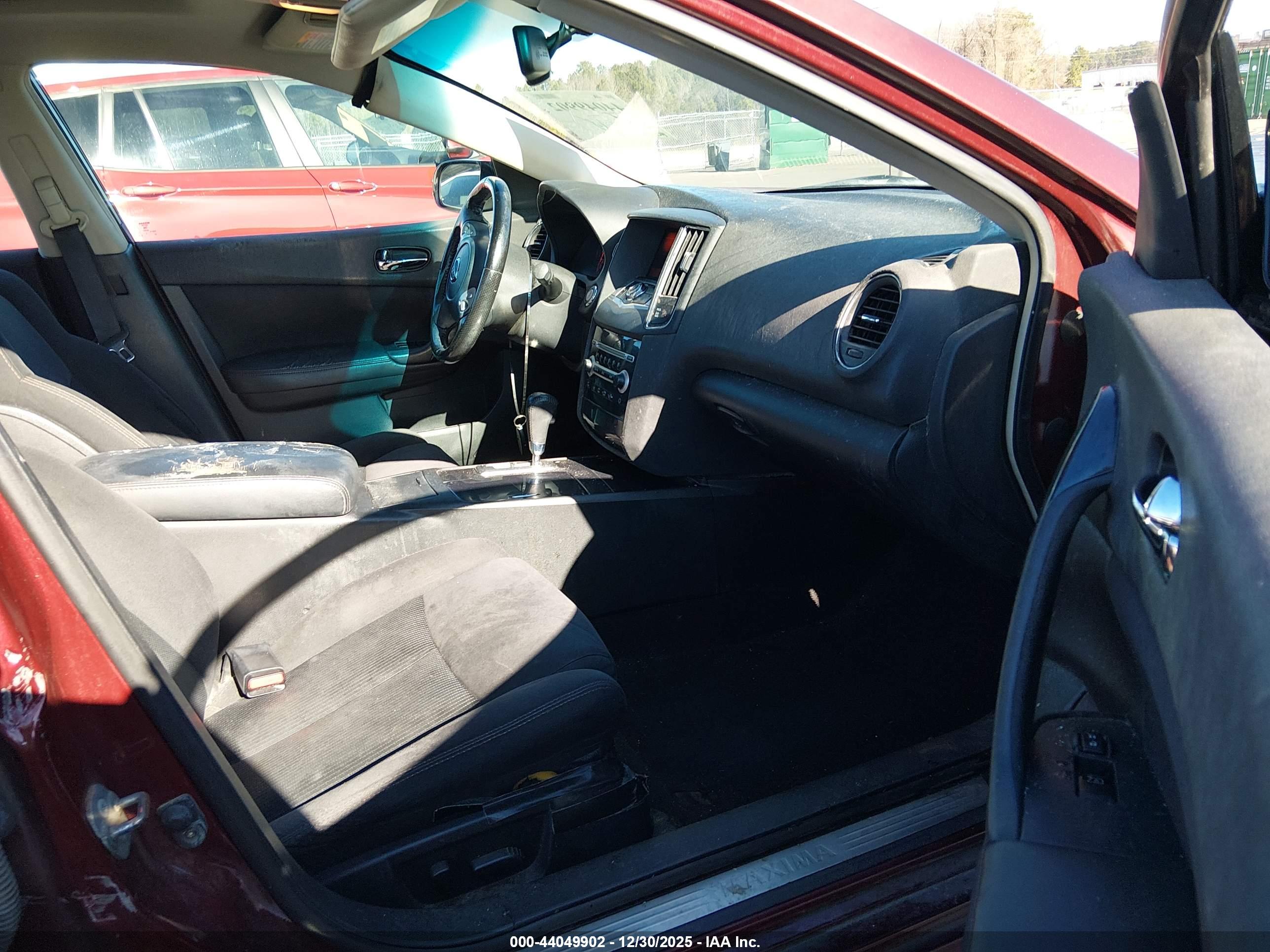 NISSAN MAXIMA image 5