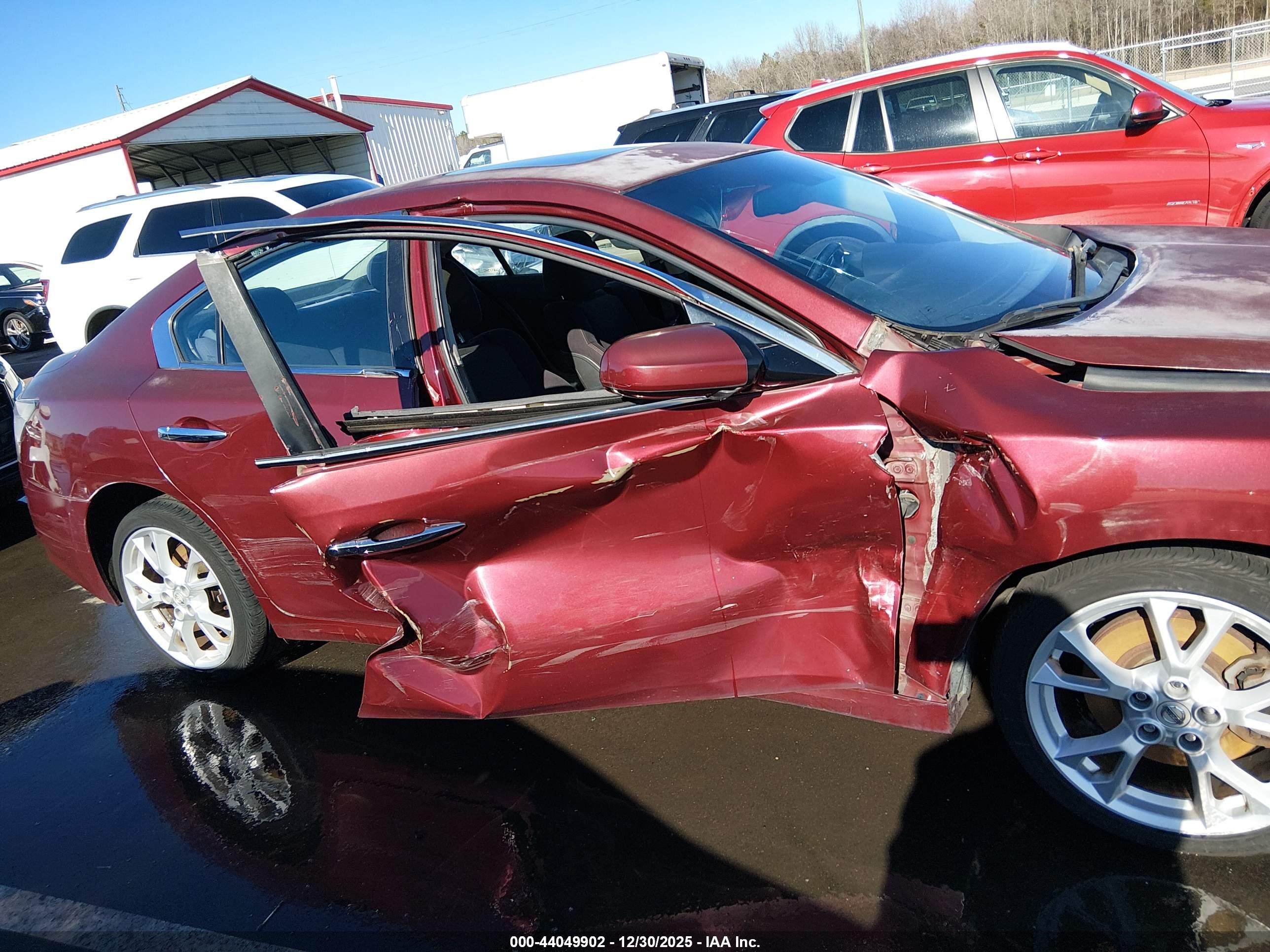 NISSAN MAXIMA image 6