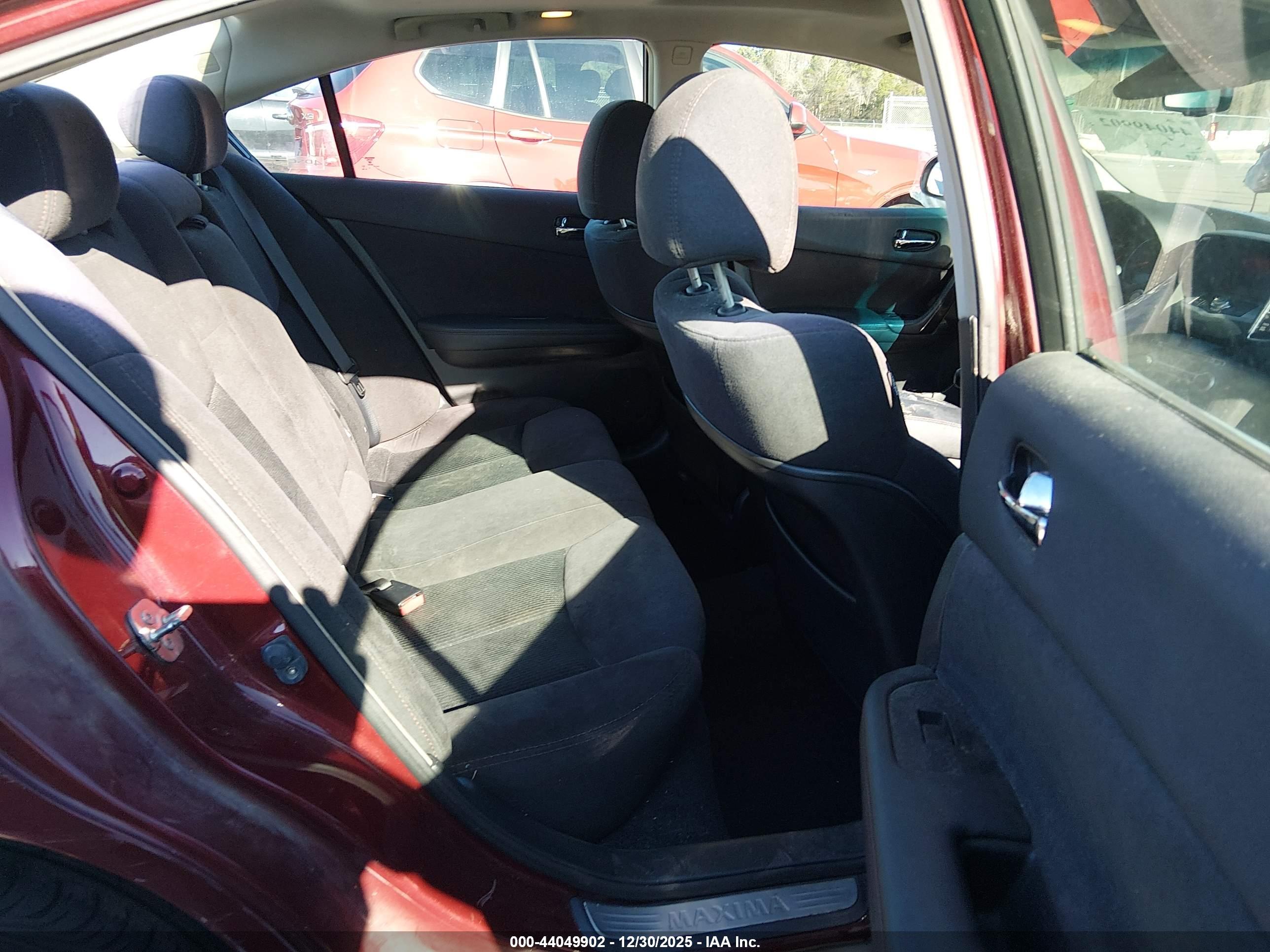 NISSAN MAXIMA image 8