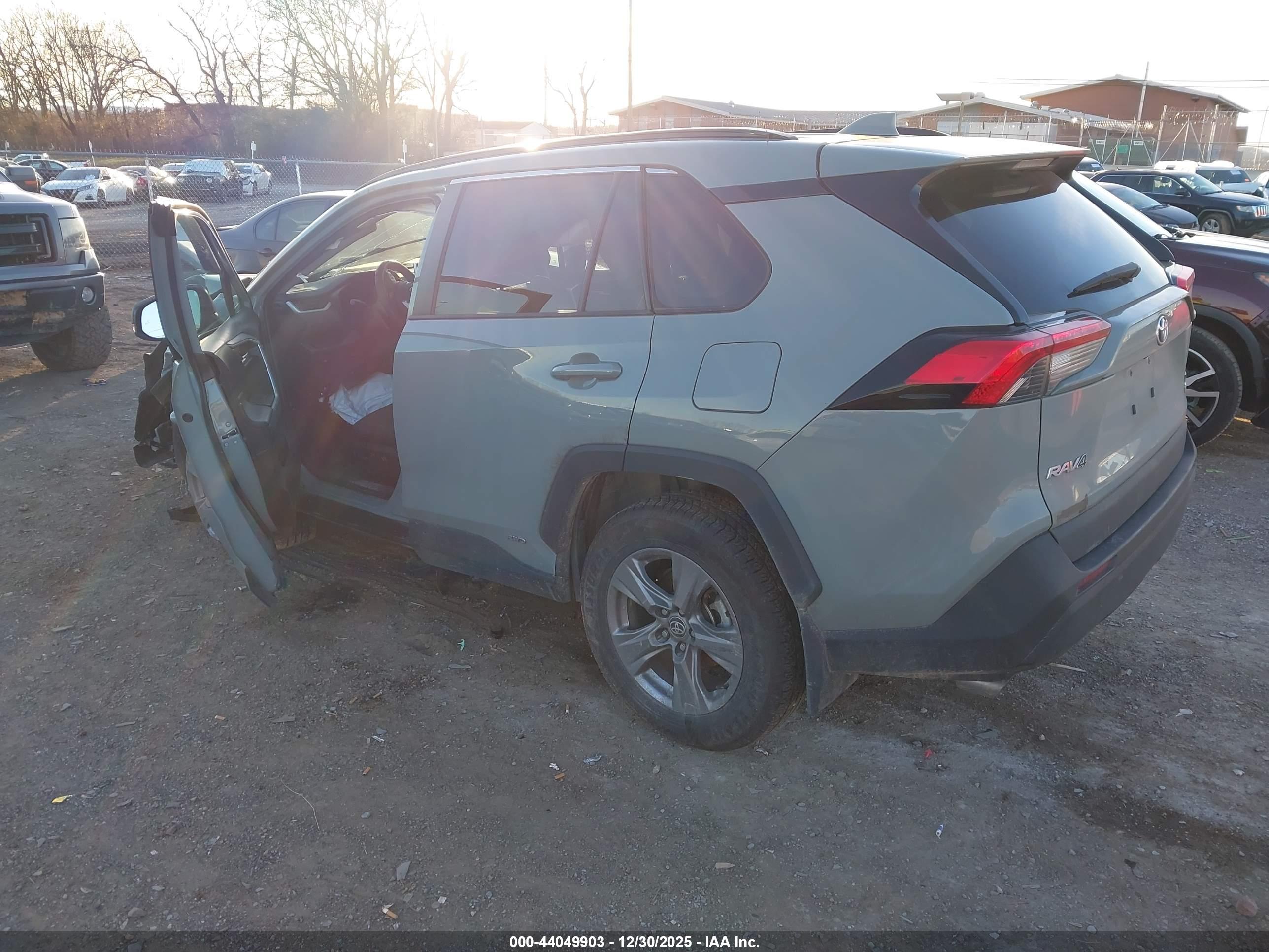 TOYOTA RAV4 image 3