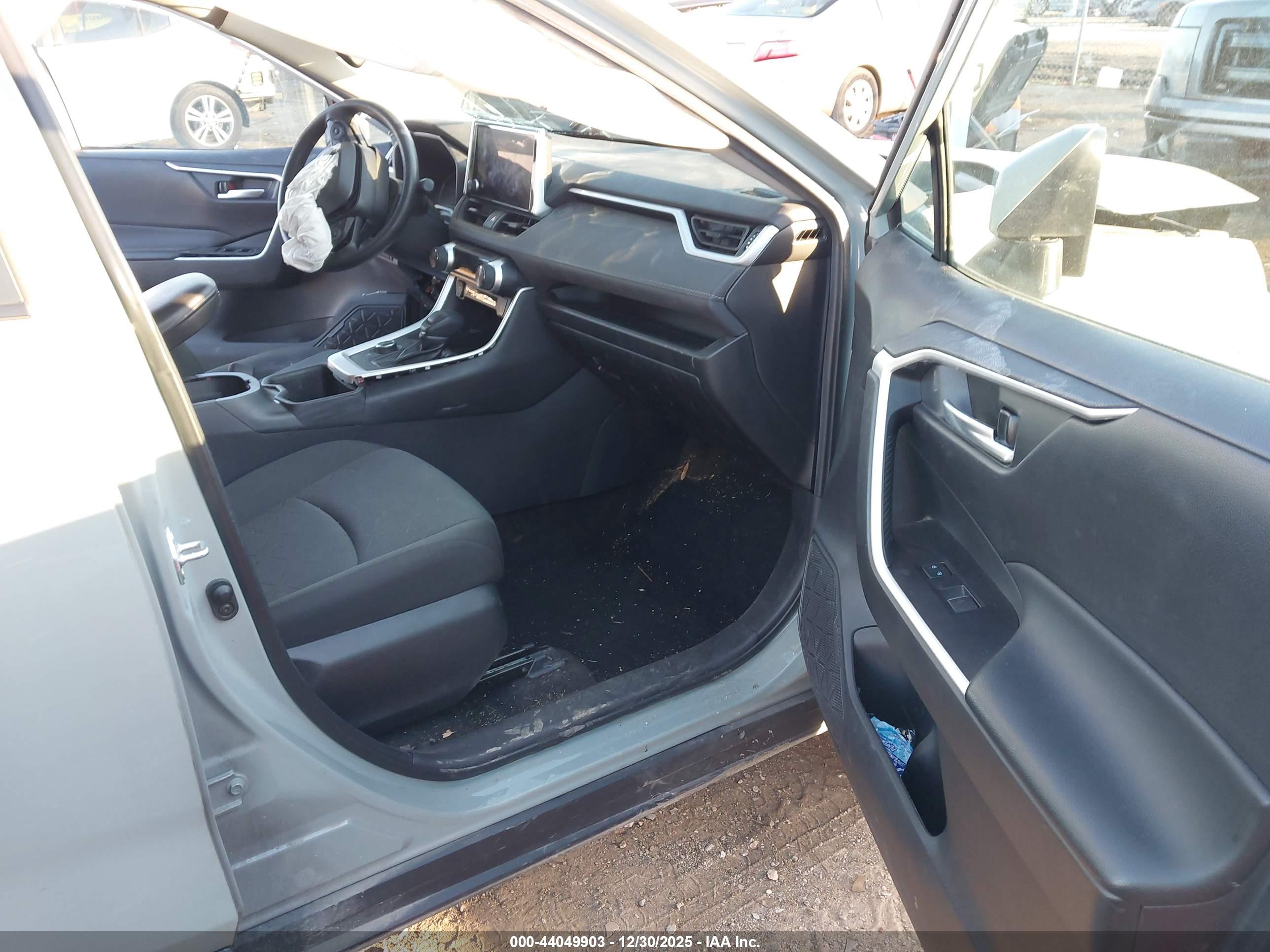 TOYOTA RAV4 image 5