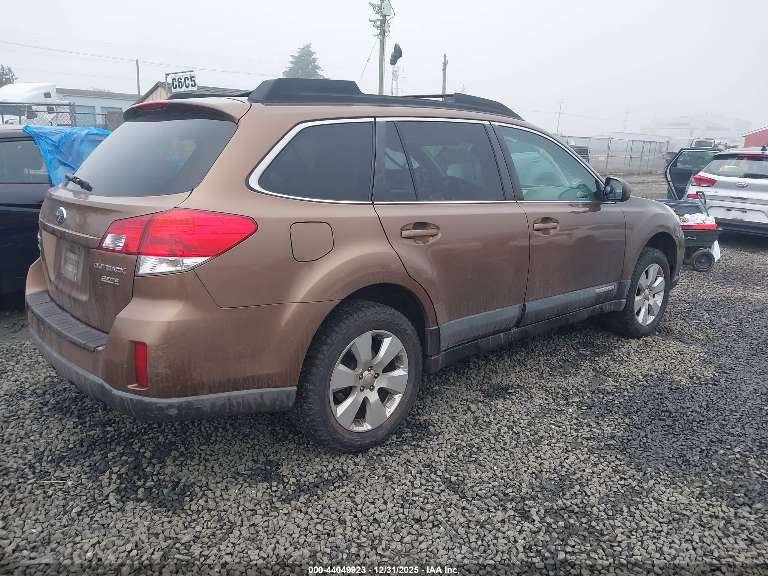SUBARU OUTBACK image 4