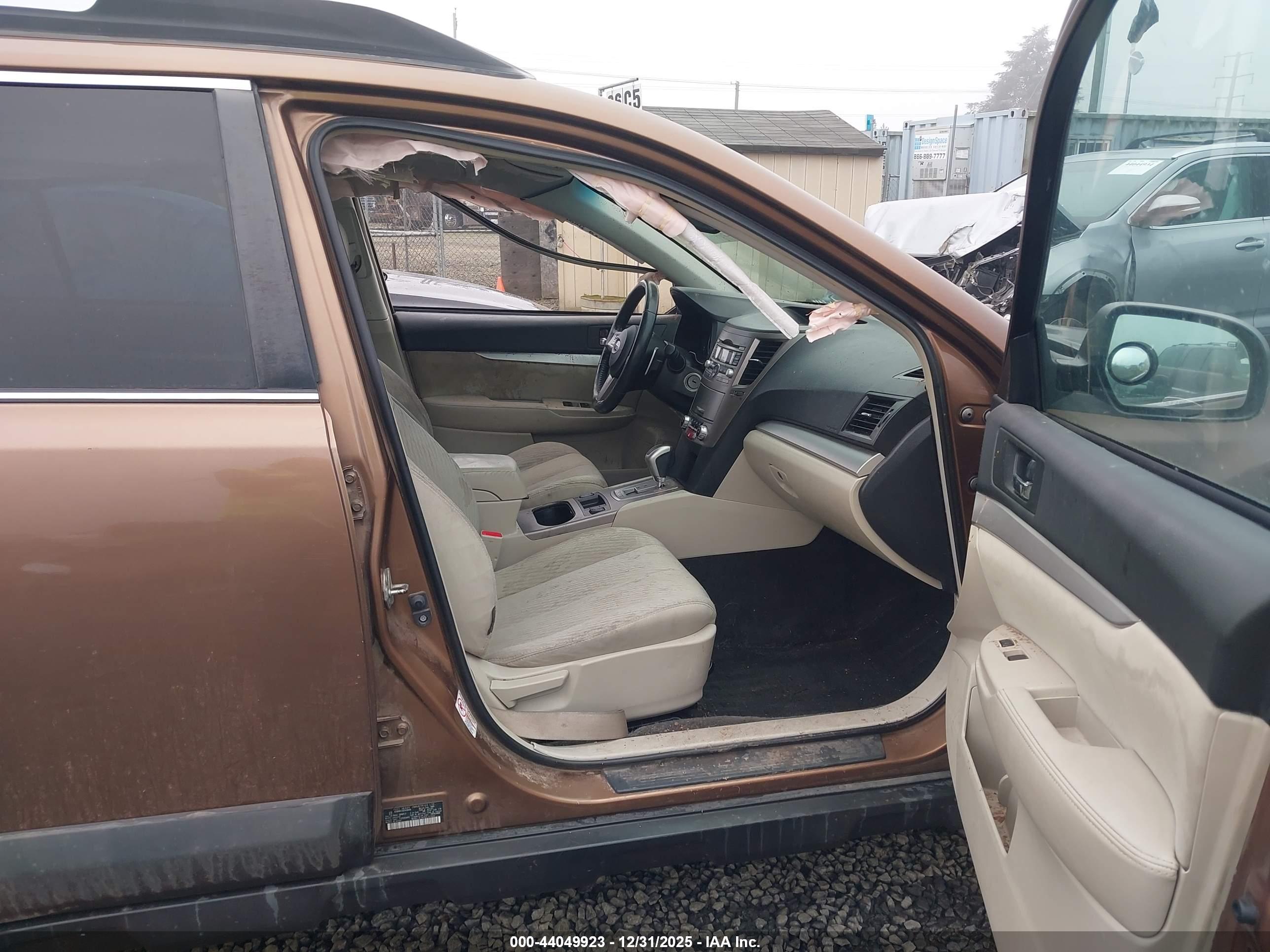 SUBARU OUTBACK image 5