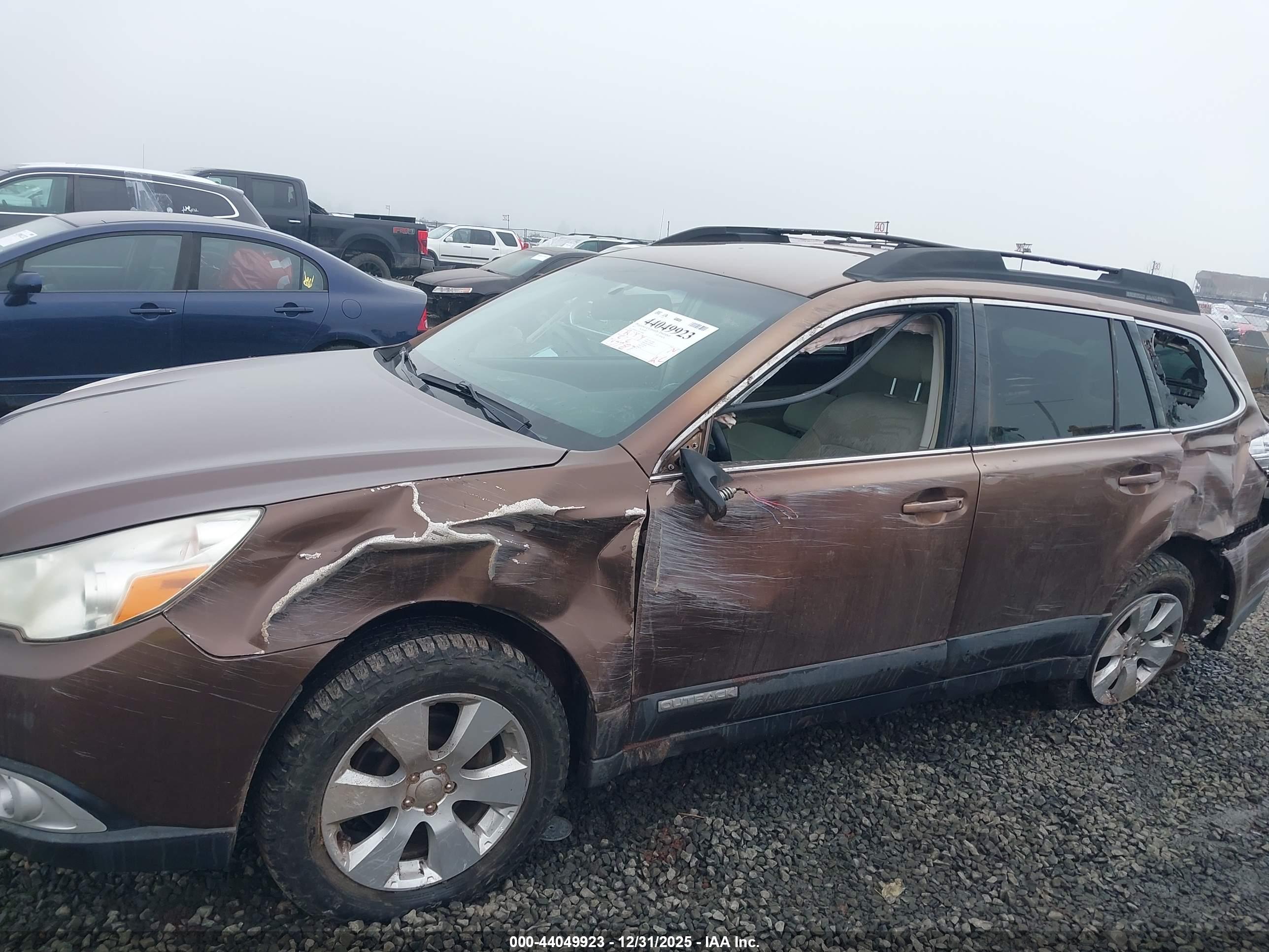 SUBARU OUTBACK image 6