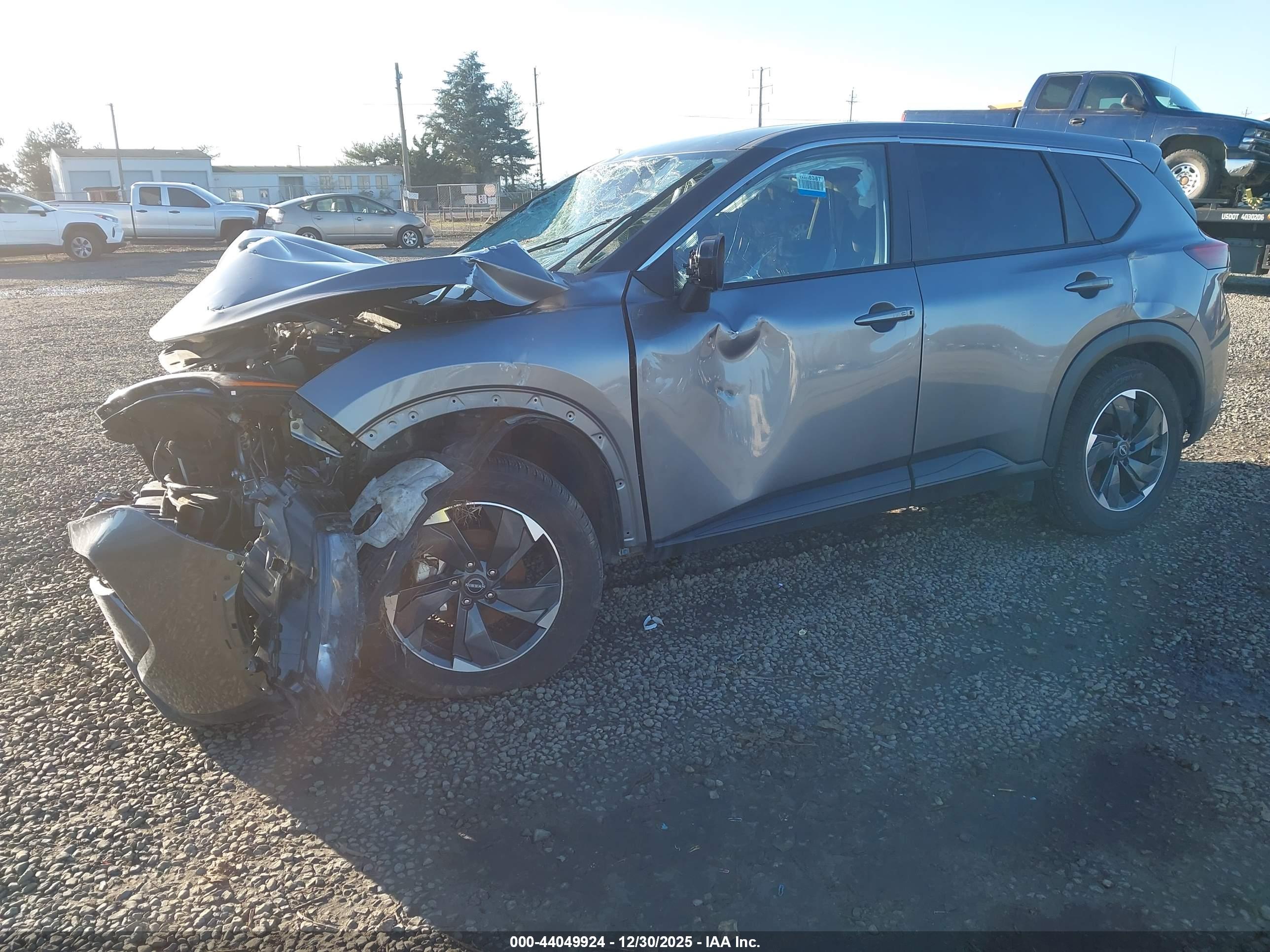 NISSAN ROGUE image 2