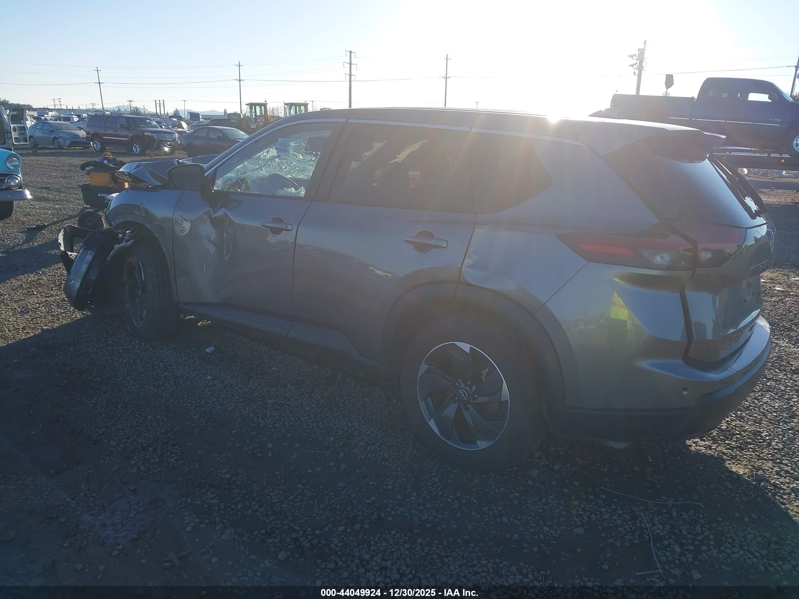 NISSAN ROGUE image 3