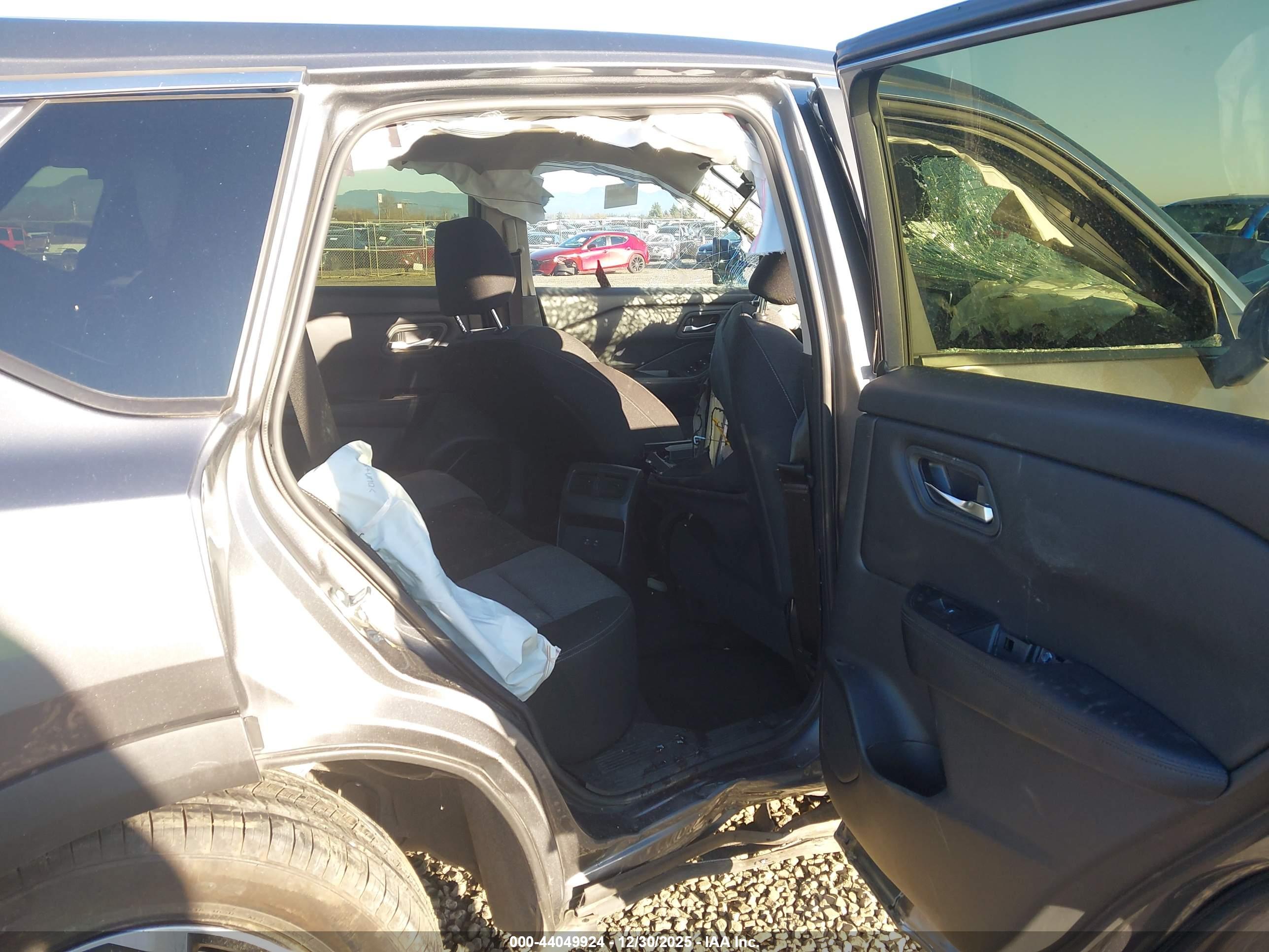 NISSAN ROGUE image 8