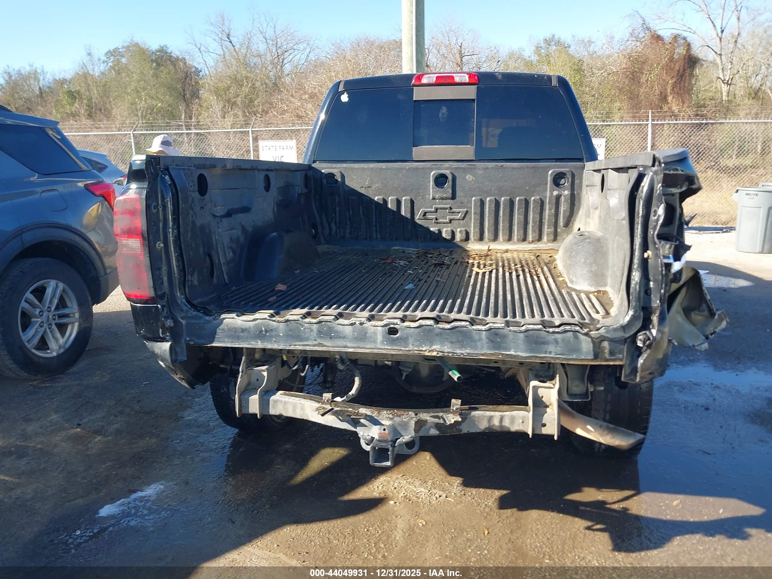 CHEVROLET SILVERADO image 6