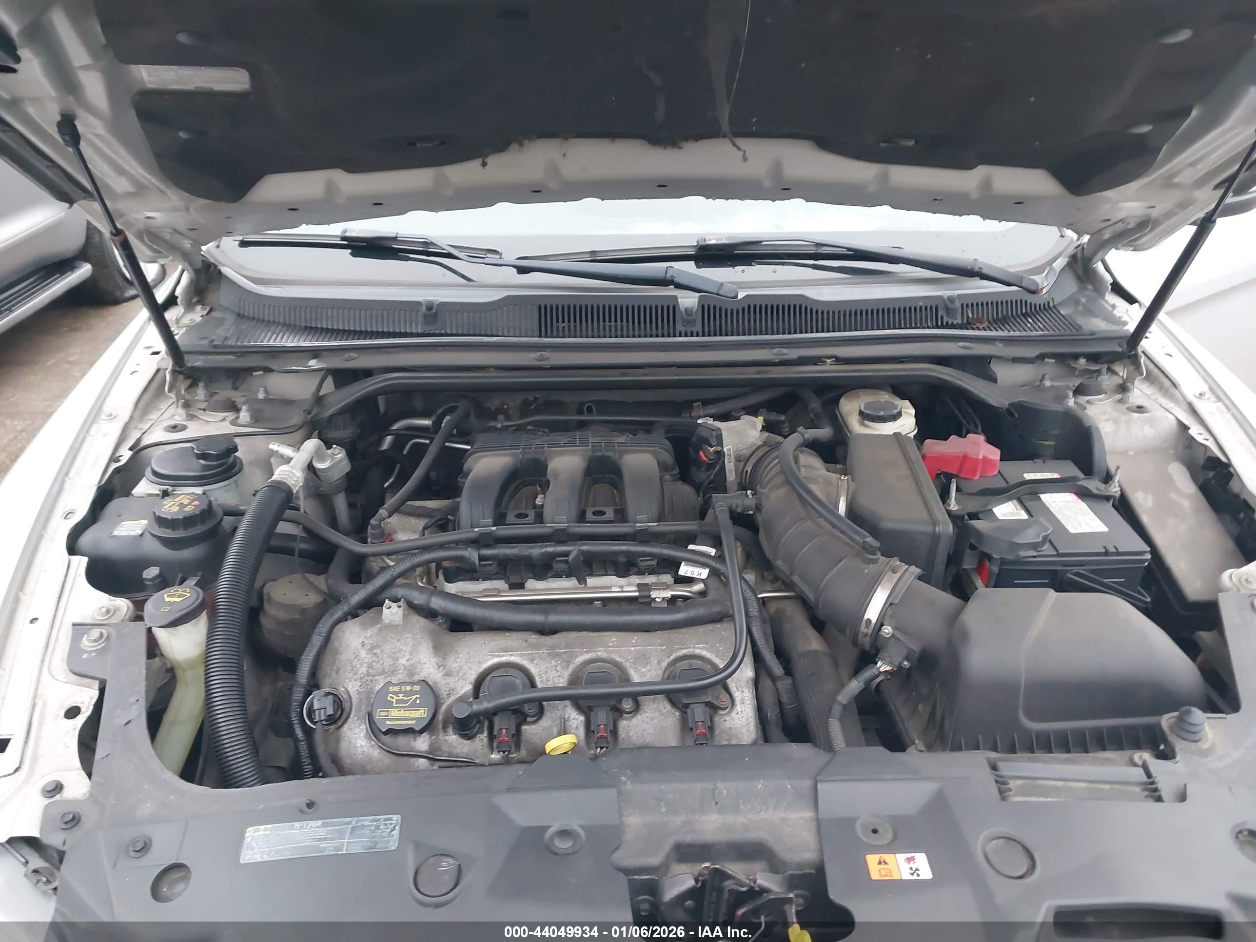 FORD TAURUS image 10