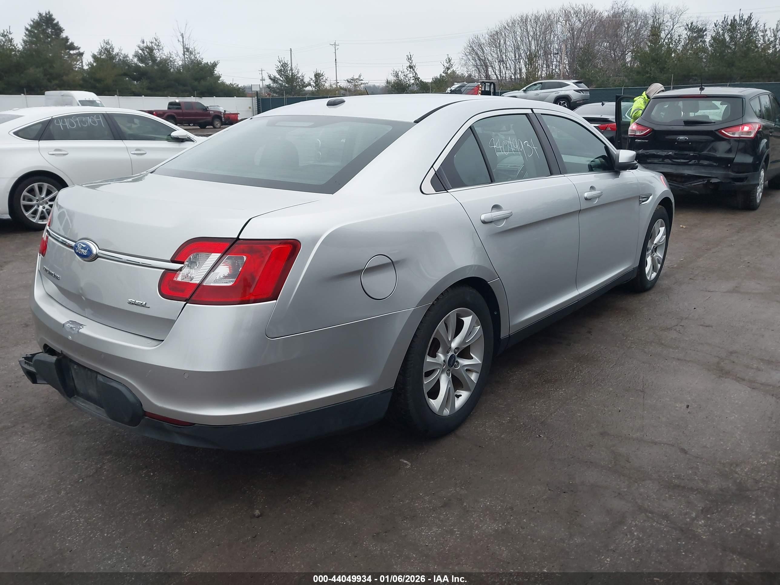 FORD TAURUS image 4