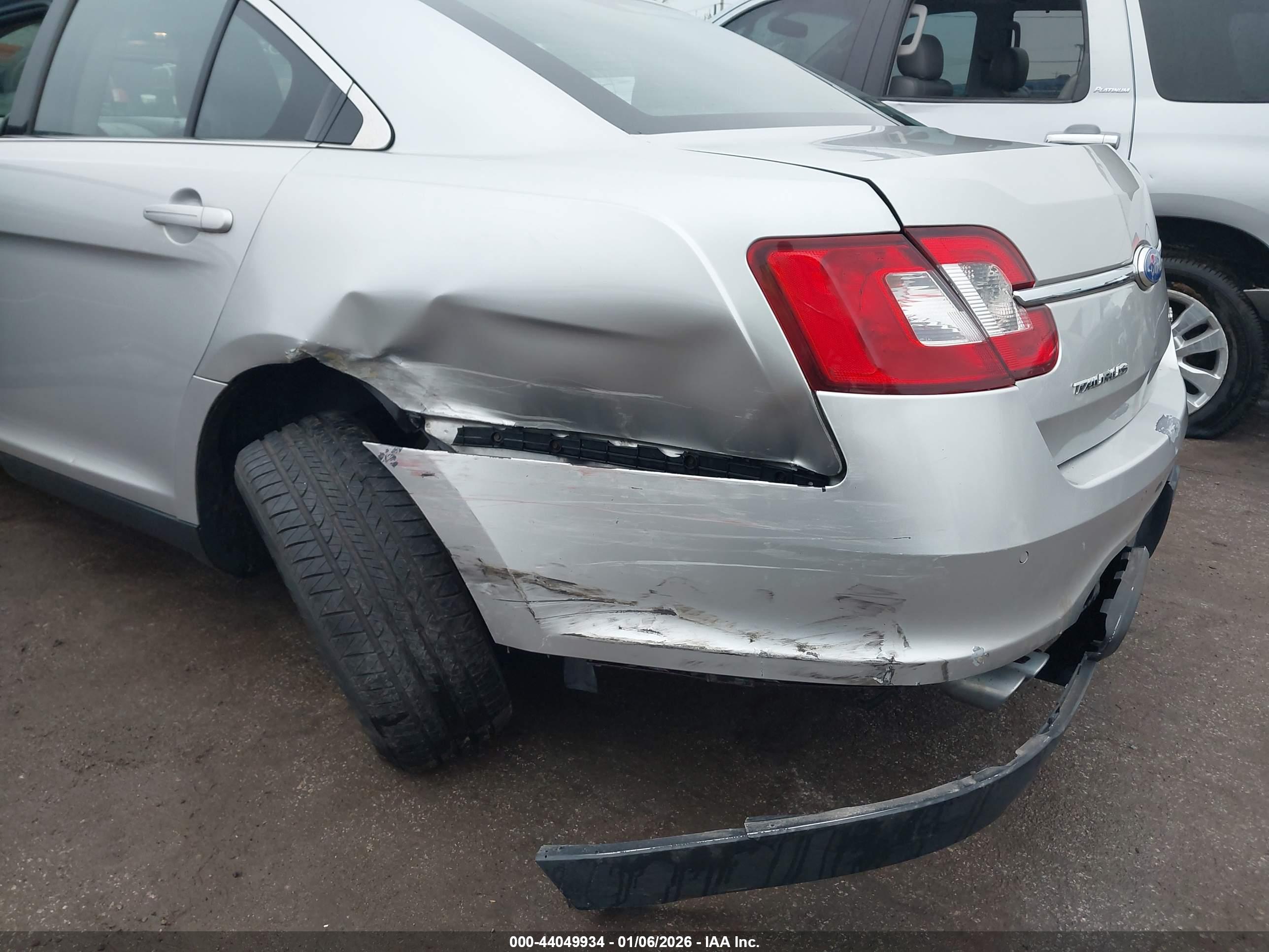 FORD TAURUS image 6
