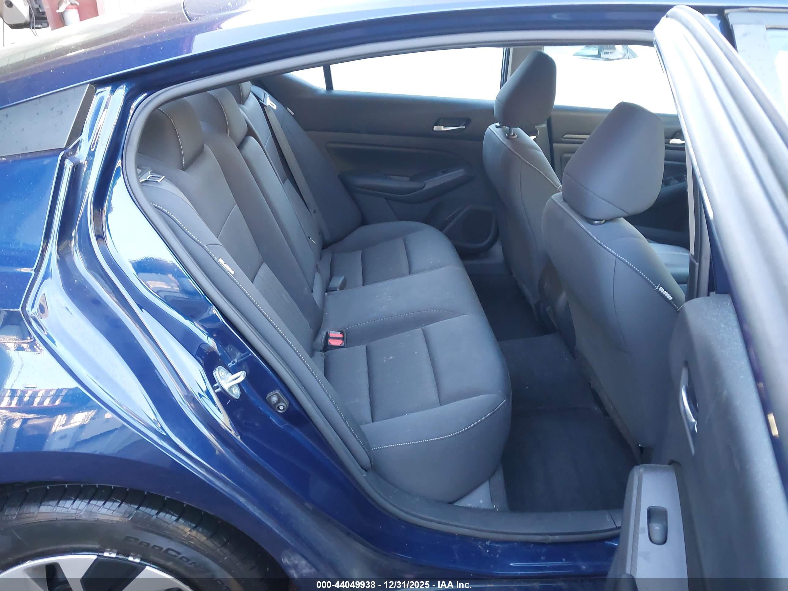 NISSAN ALTIMA image 8