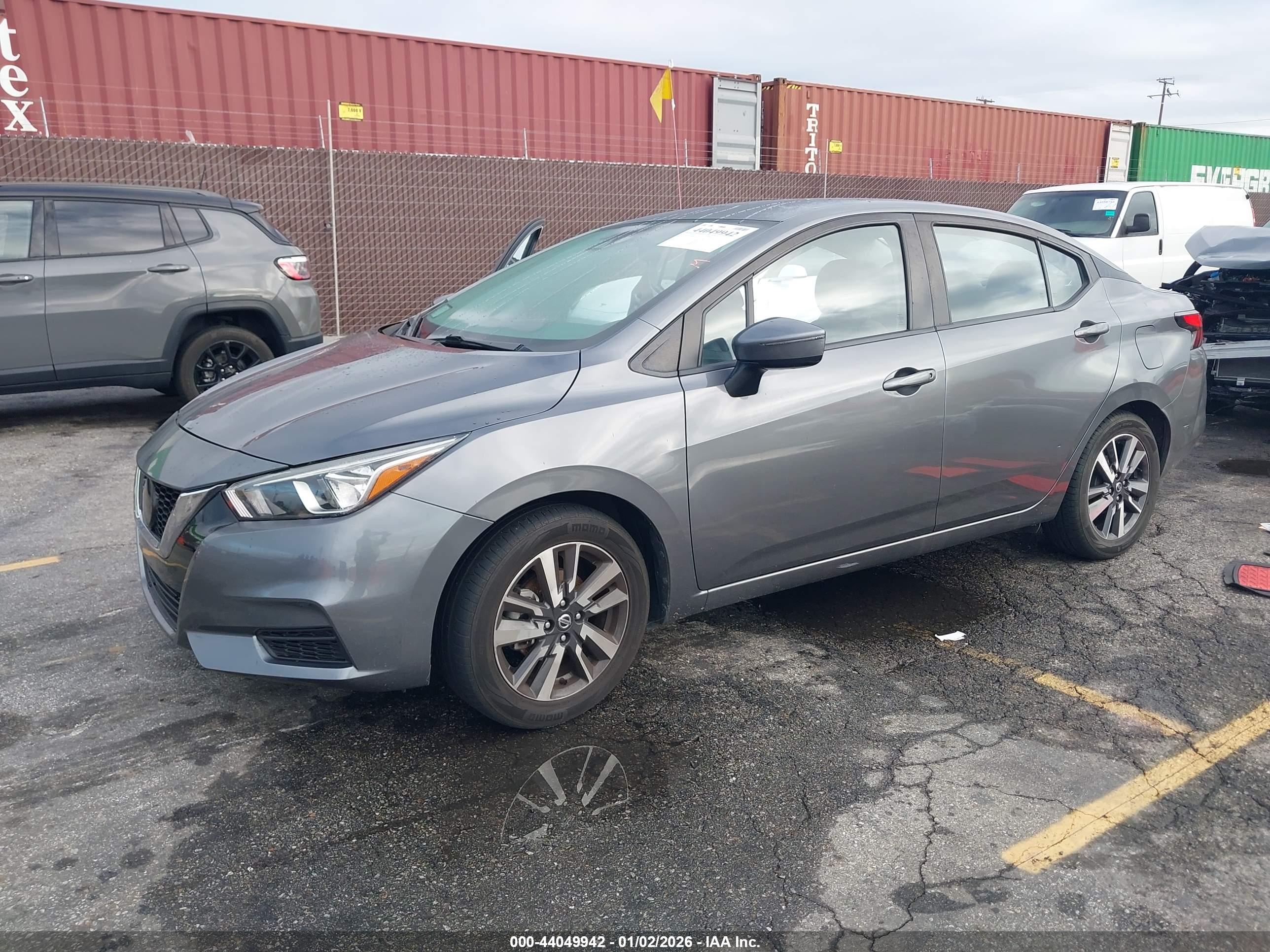 NISSAN VERSA image 2