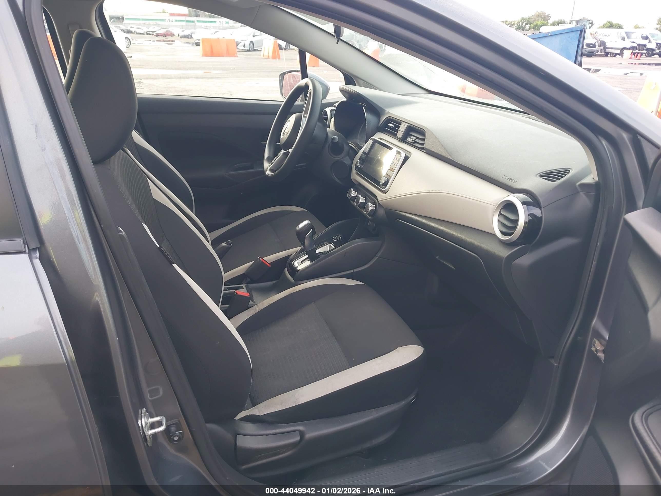 NISSAN VERSA image 5