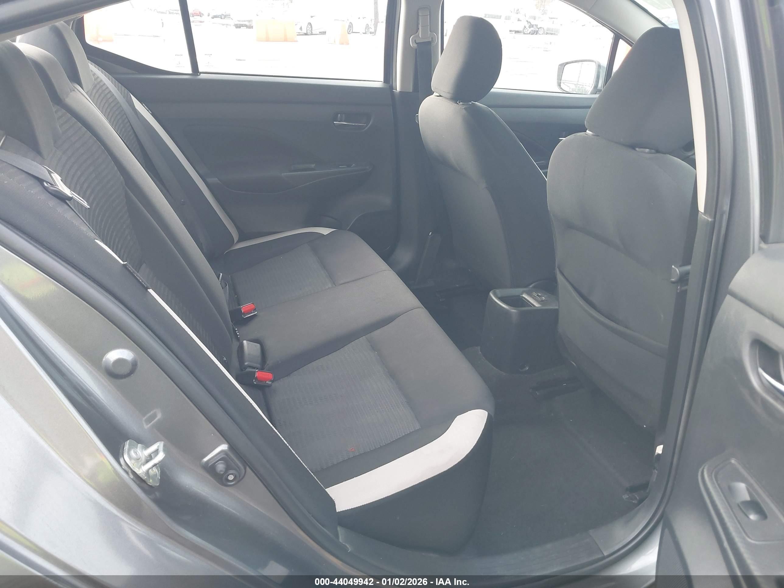 NISSAN VERSA image 8