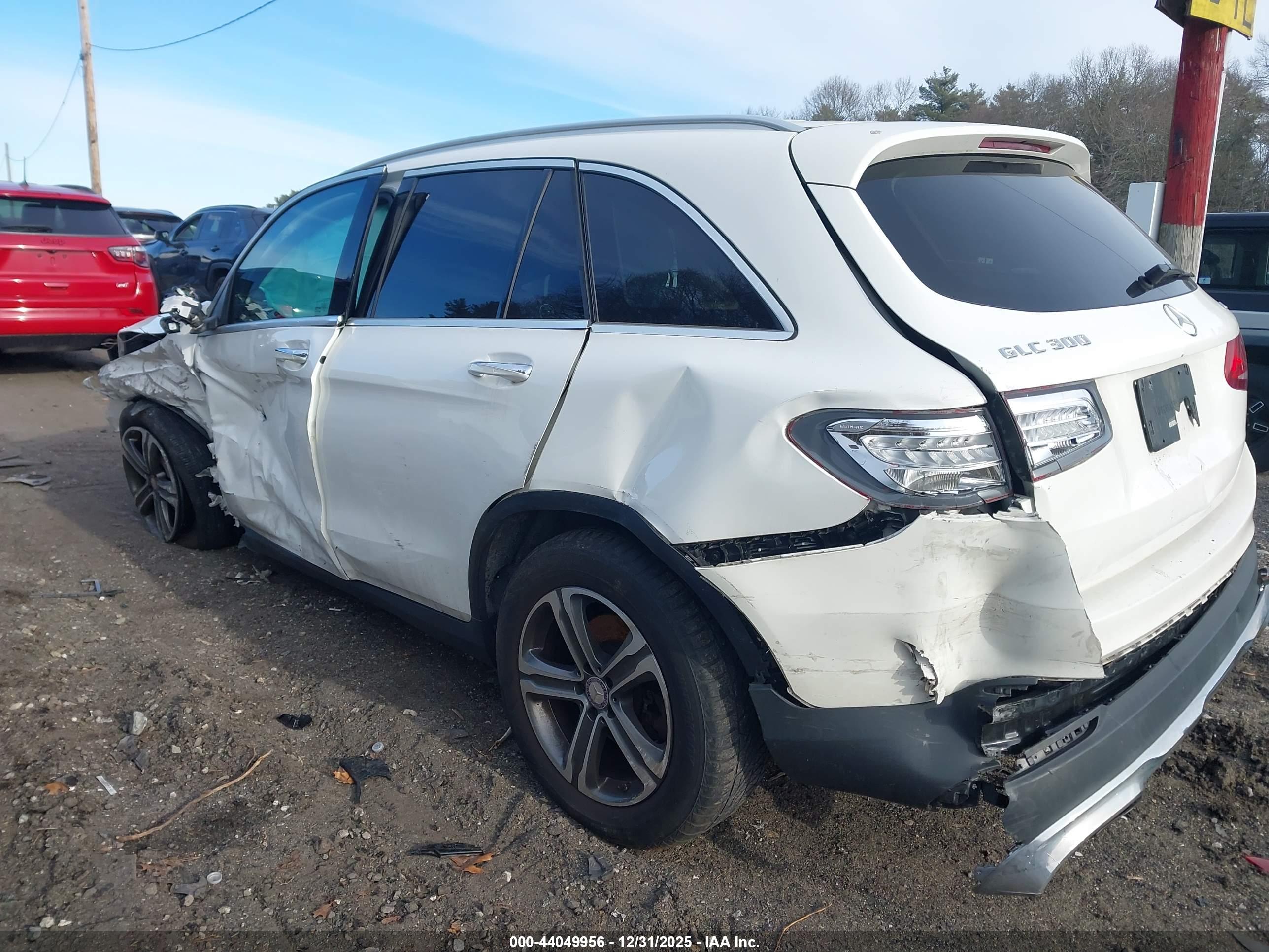 MERCEDES-BENZ GLC image 3