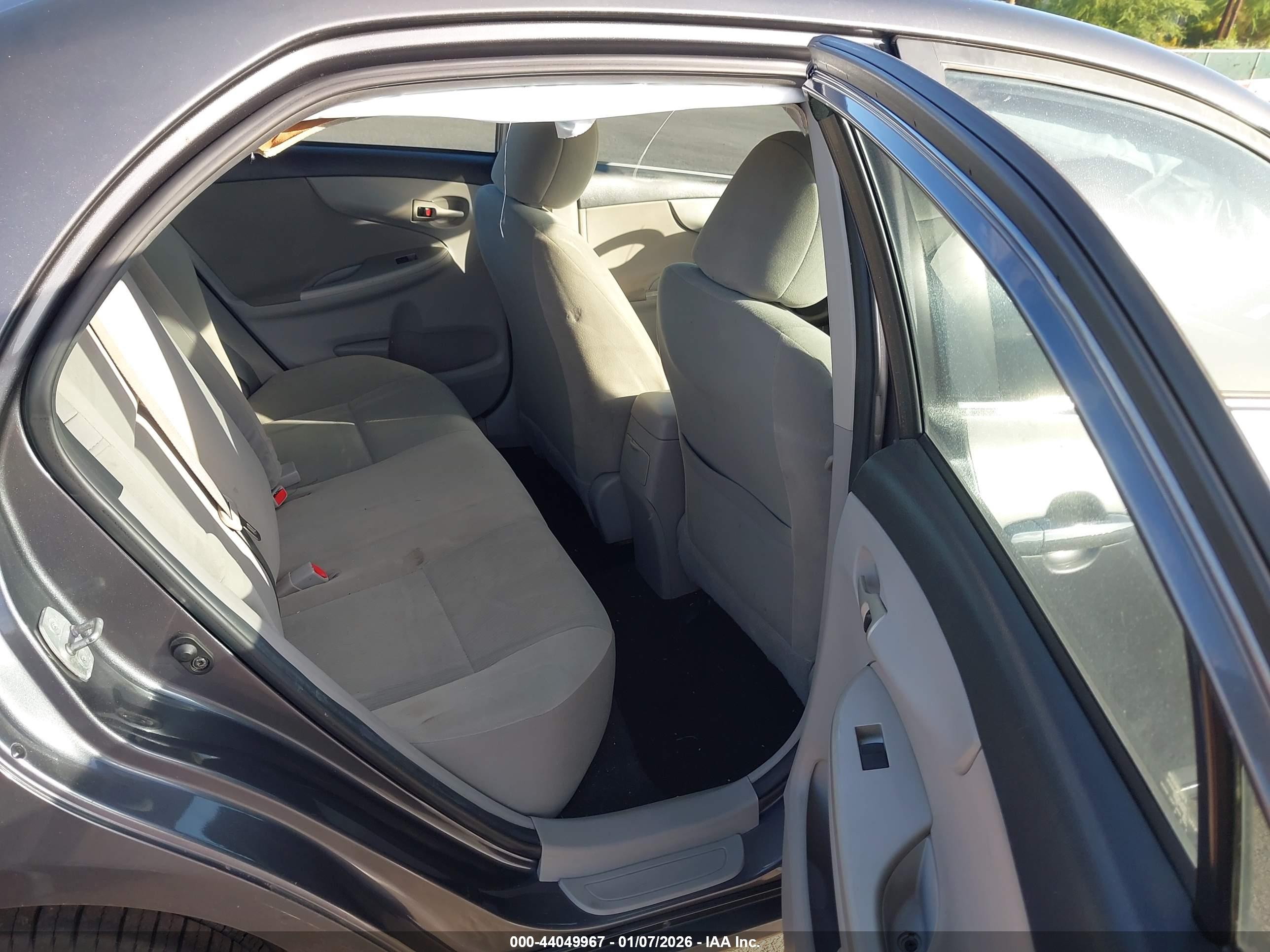 TOYOTA COROLLA image 8