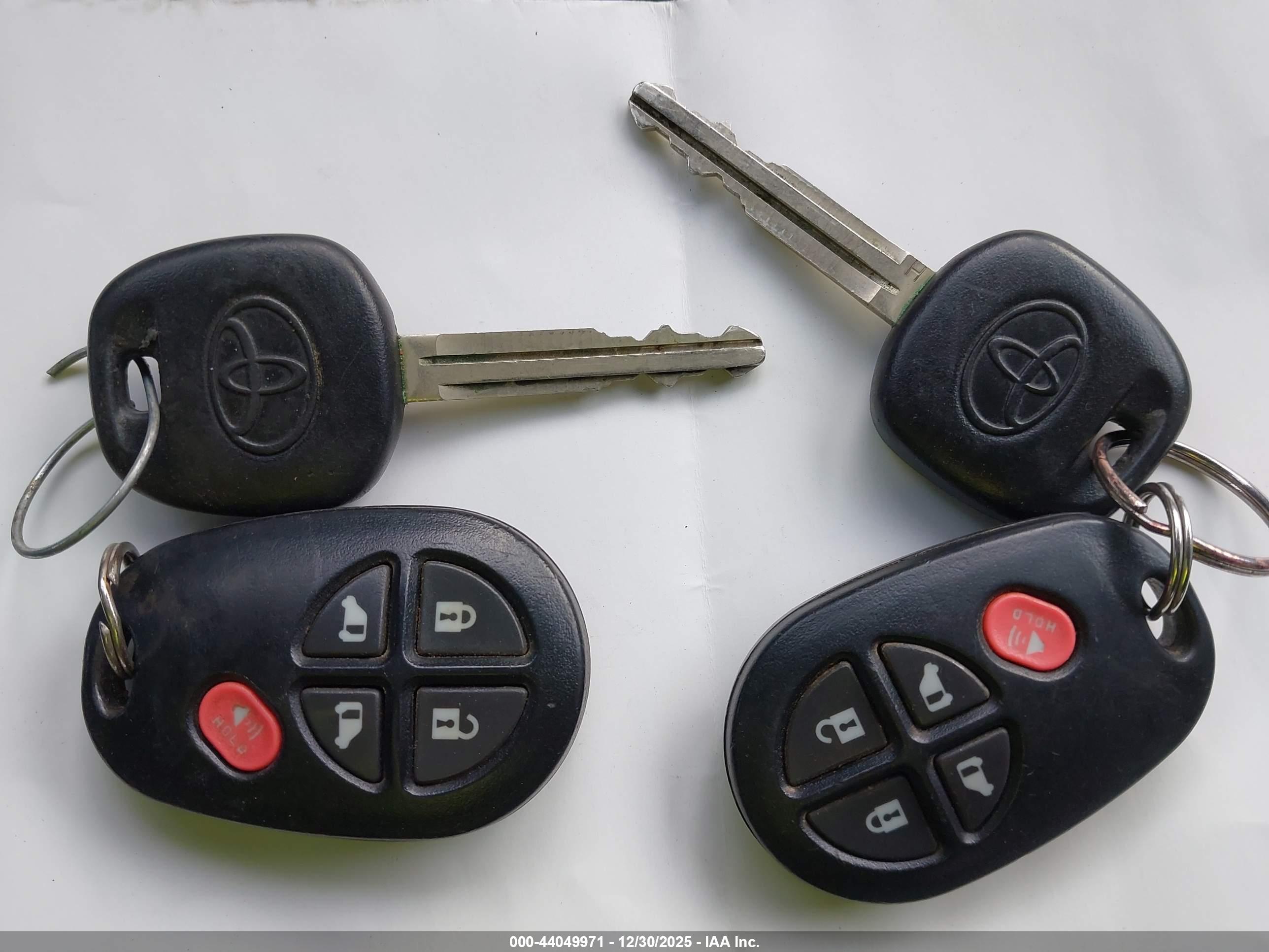 TOYOTA SIENNA image 11