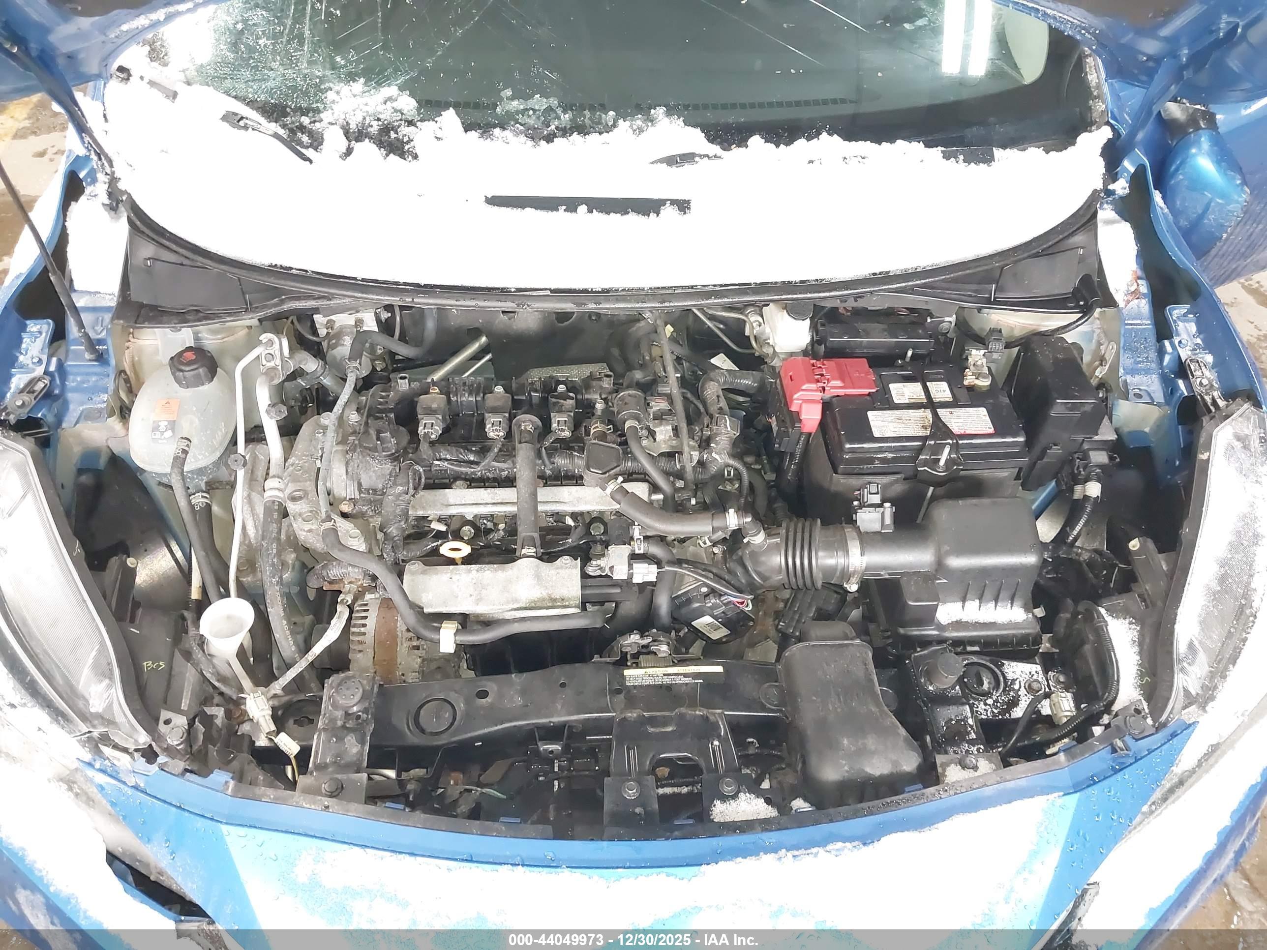 NISSAN VERSA image 10