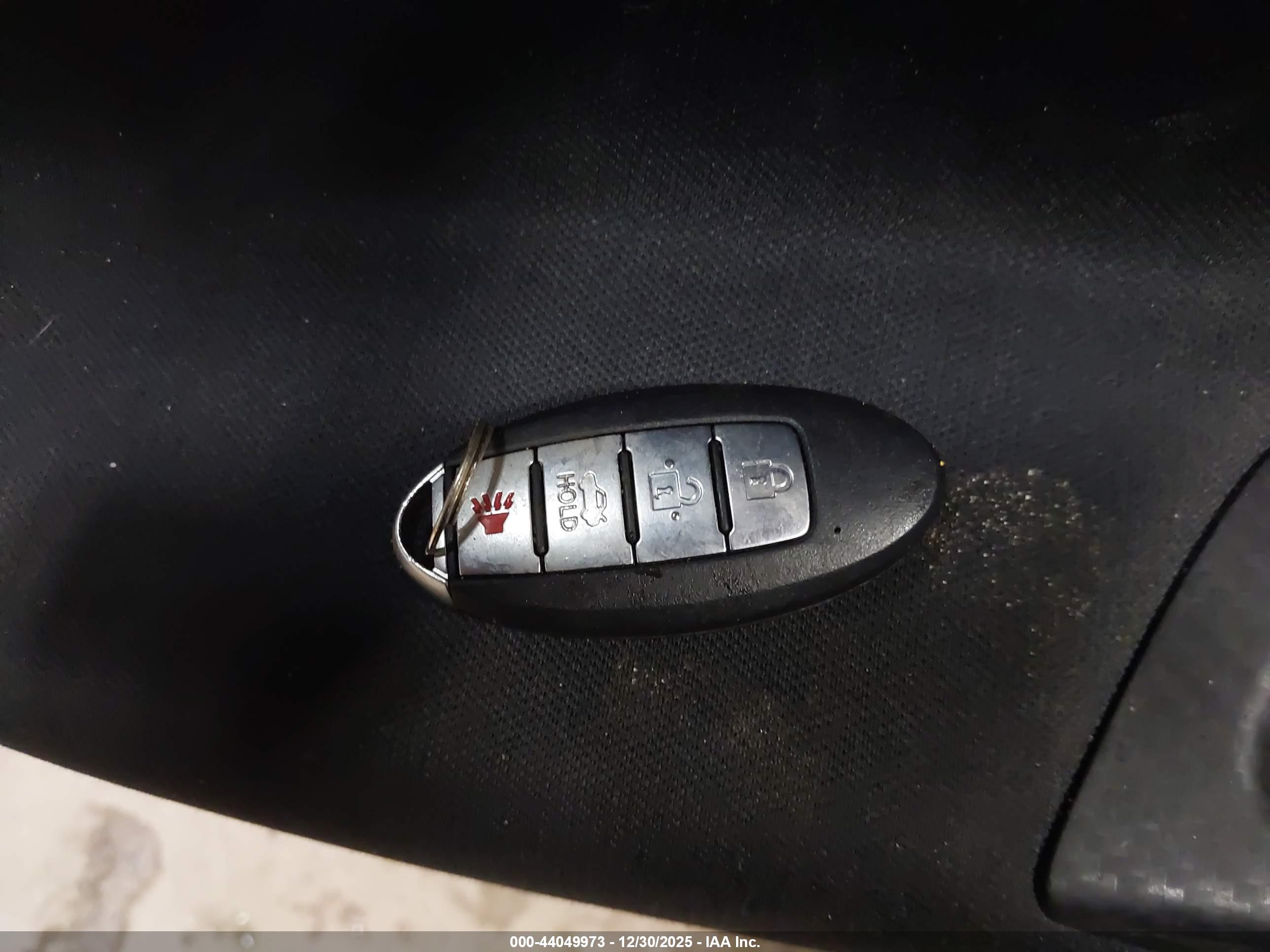 NISSAN VERSA image 11