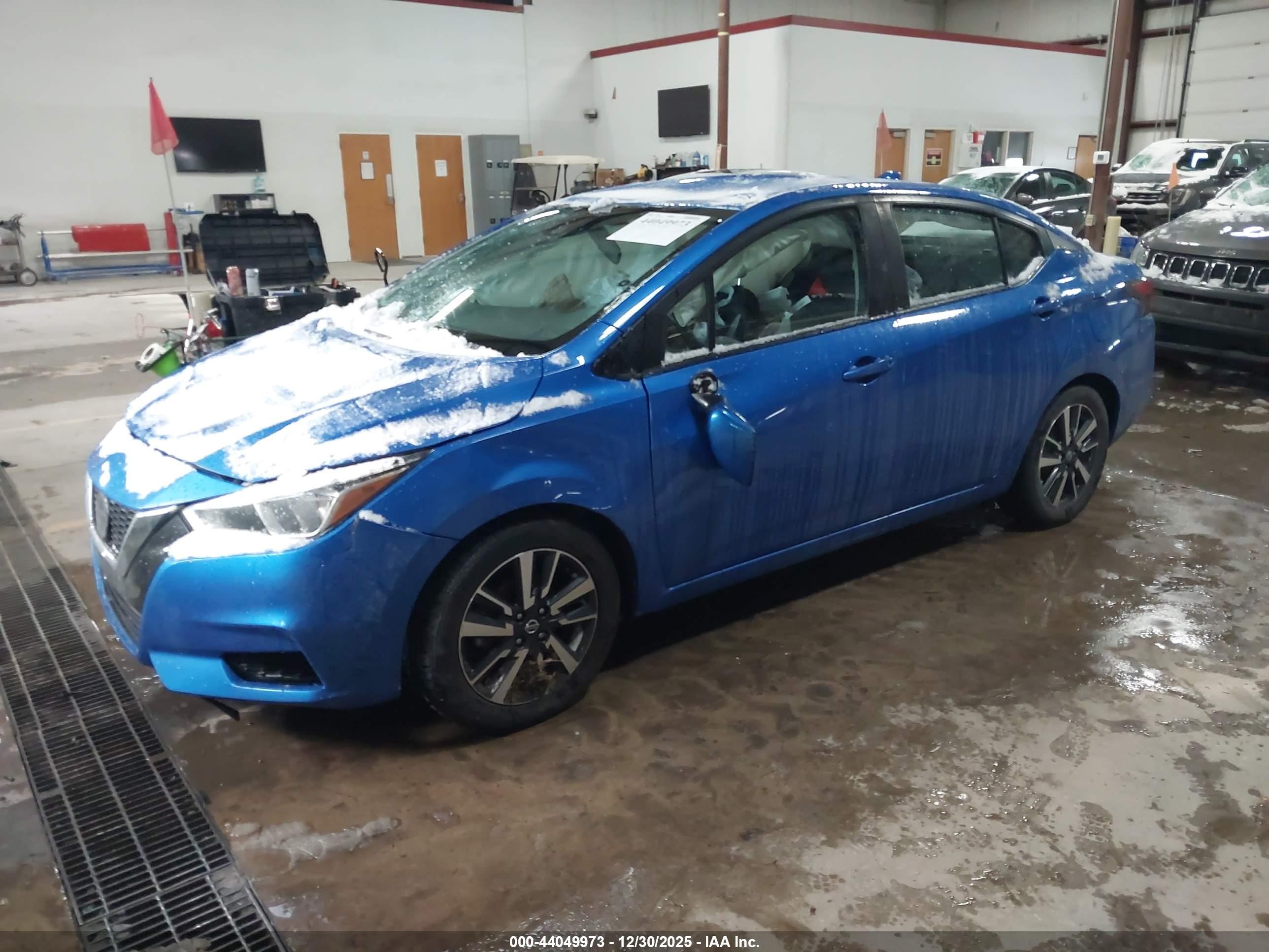 NISSAN VERSA image 2
