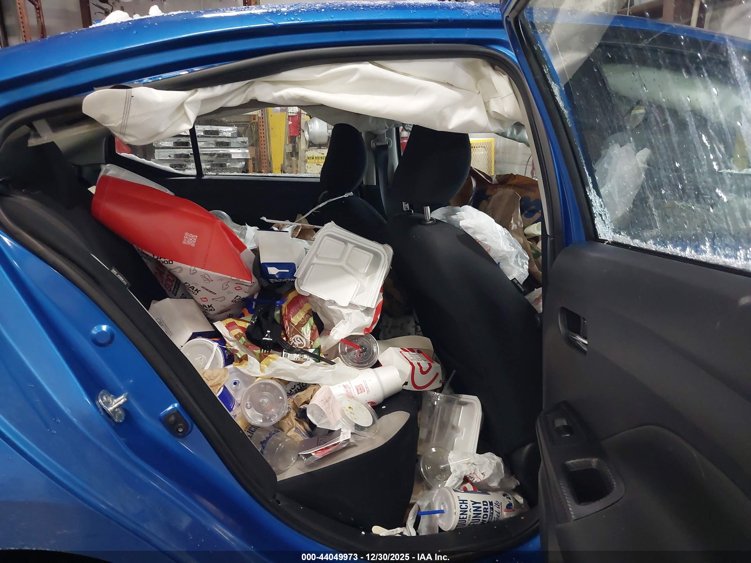 NISSAN VERSA image 8