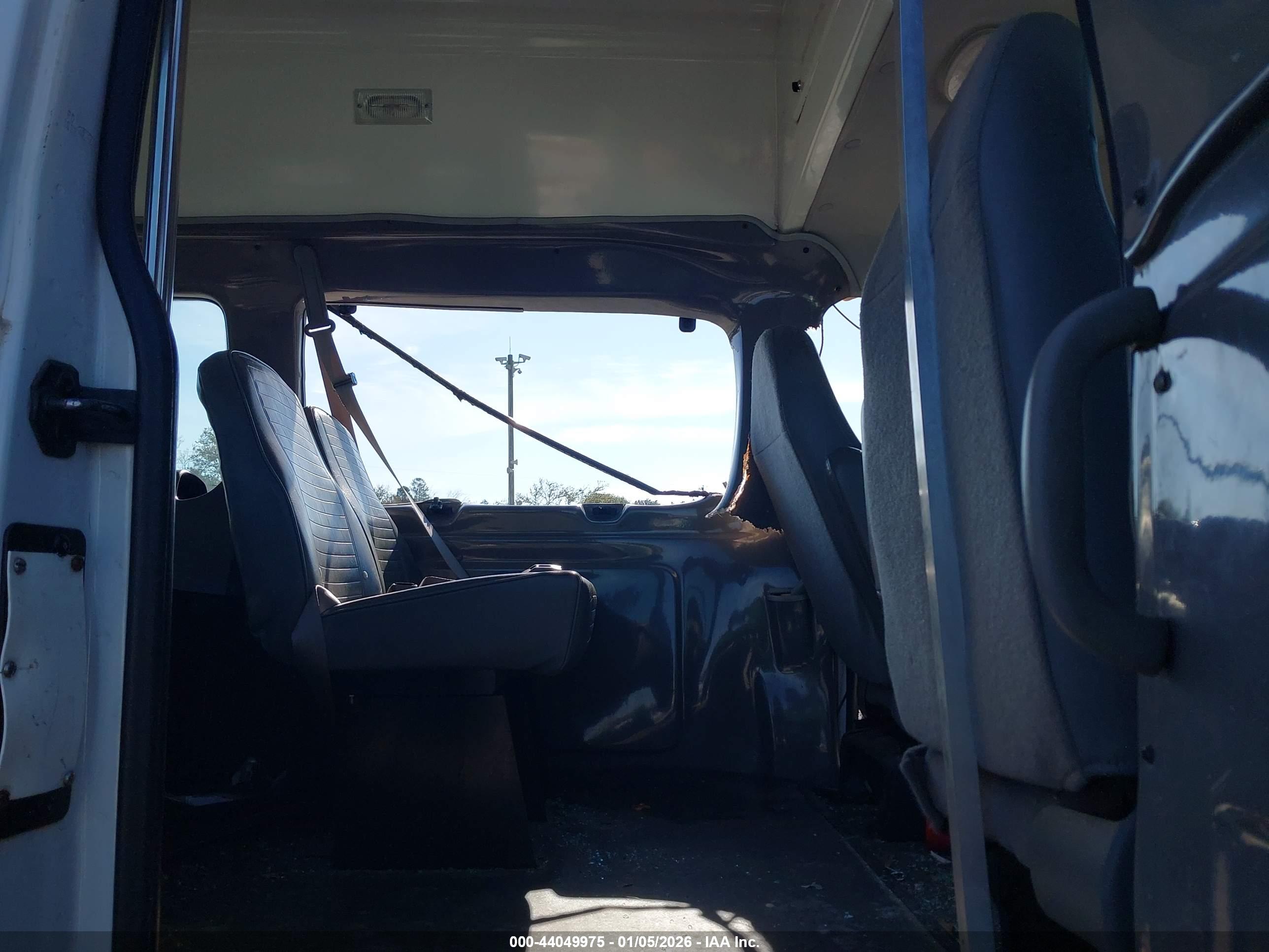 FORD E-250 image 8