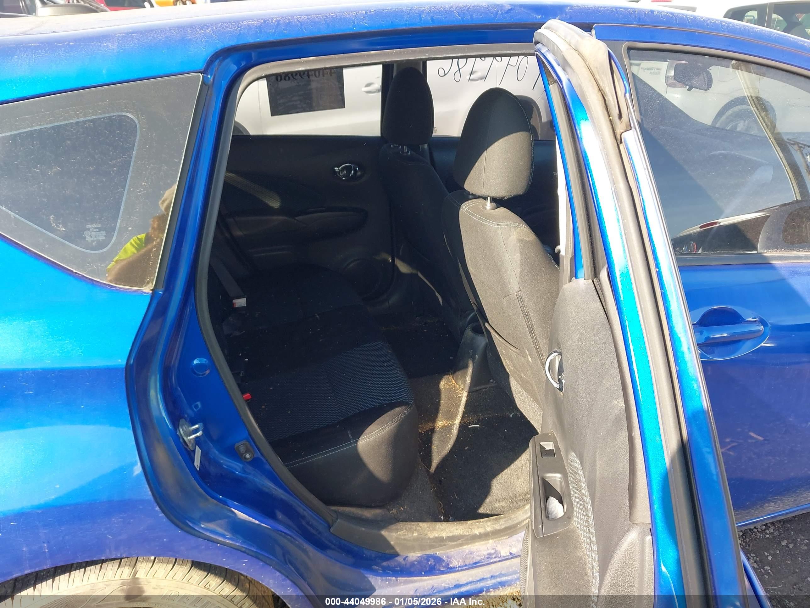NISSAN VERSA image 8