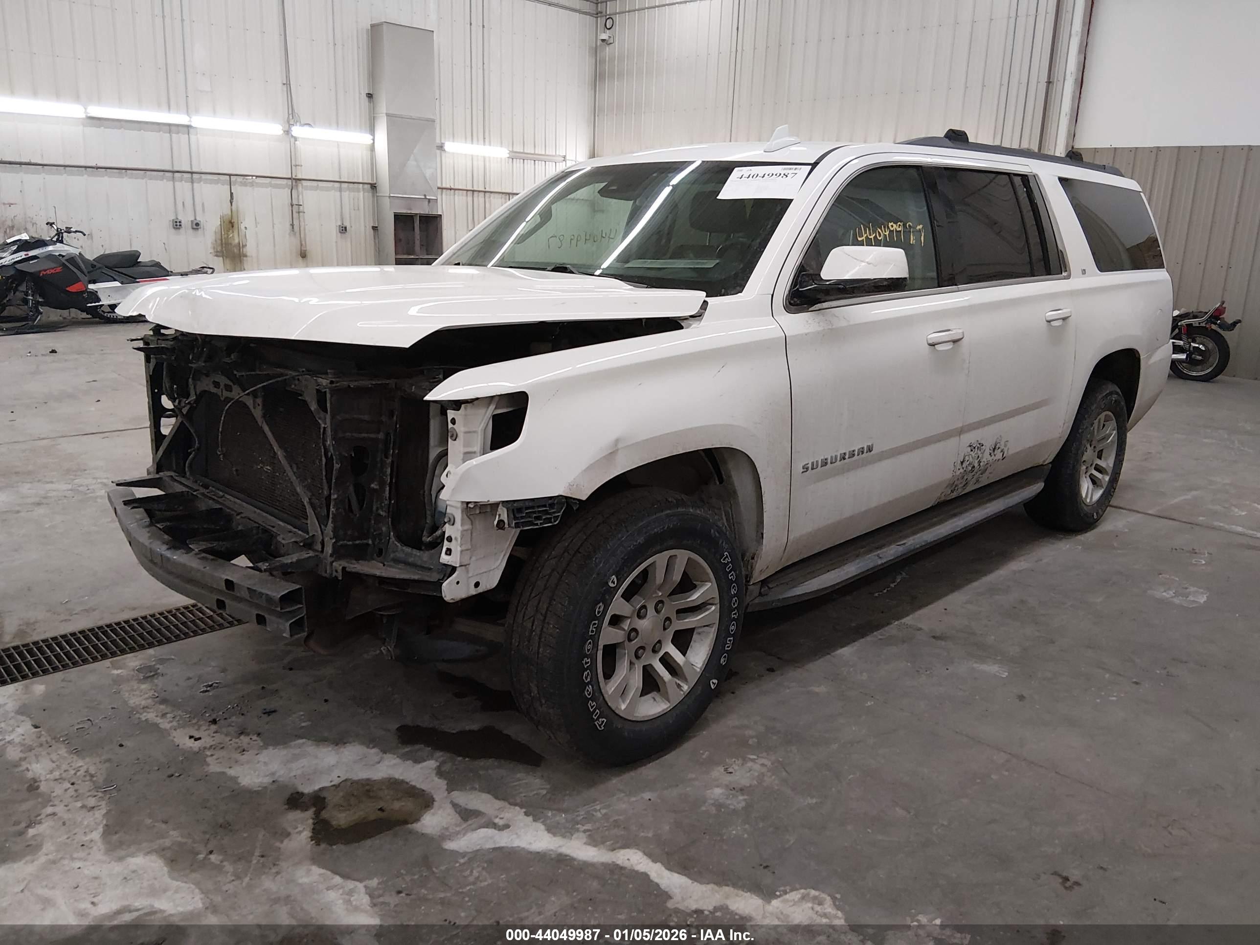 CHEVROLET SUBURBAN image 2